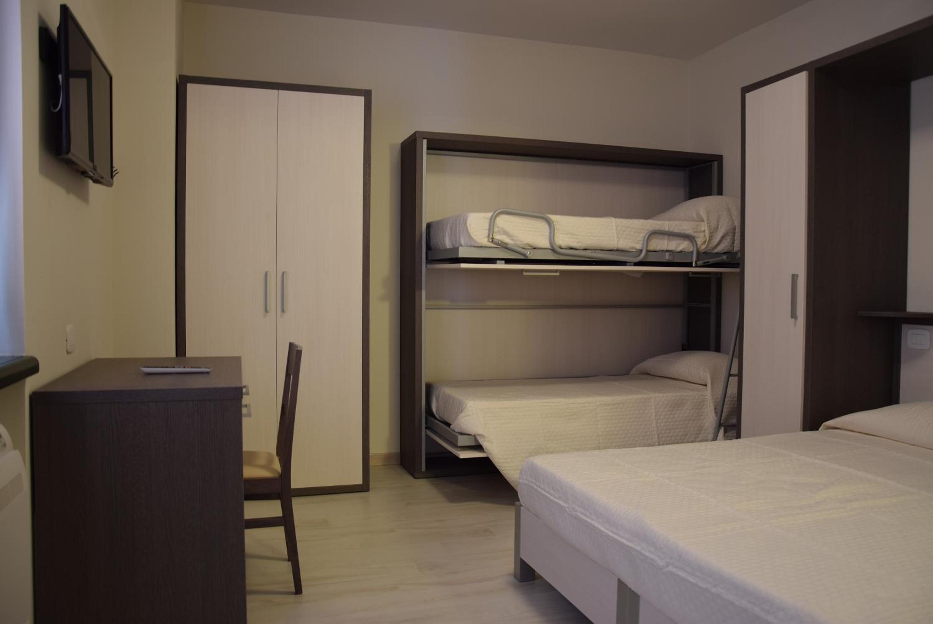 Quadruple Room - Photo 7