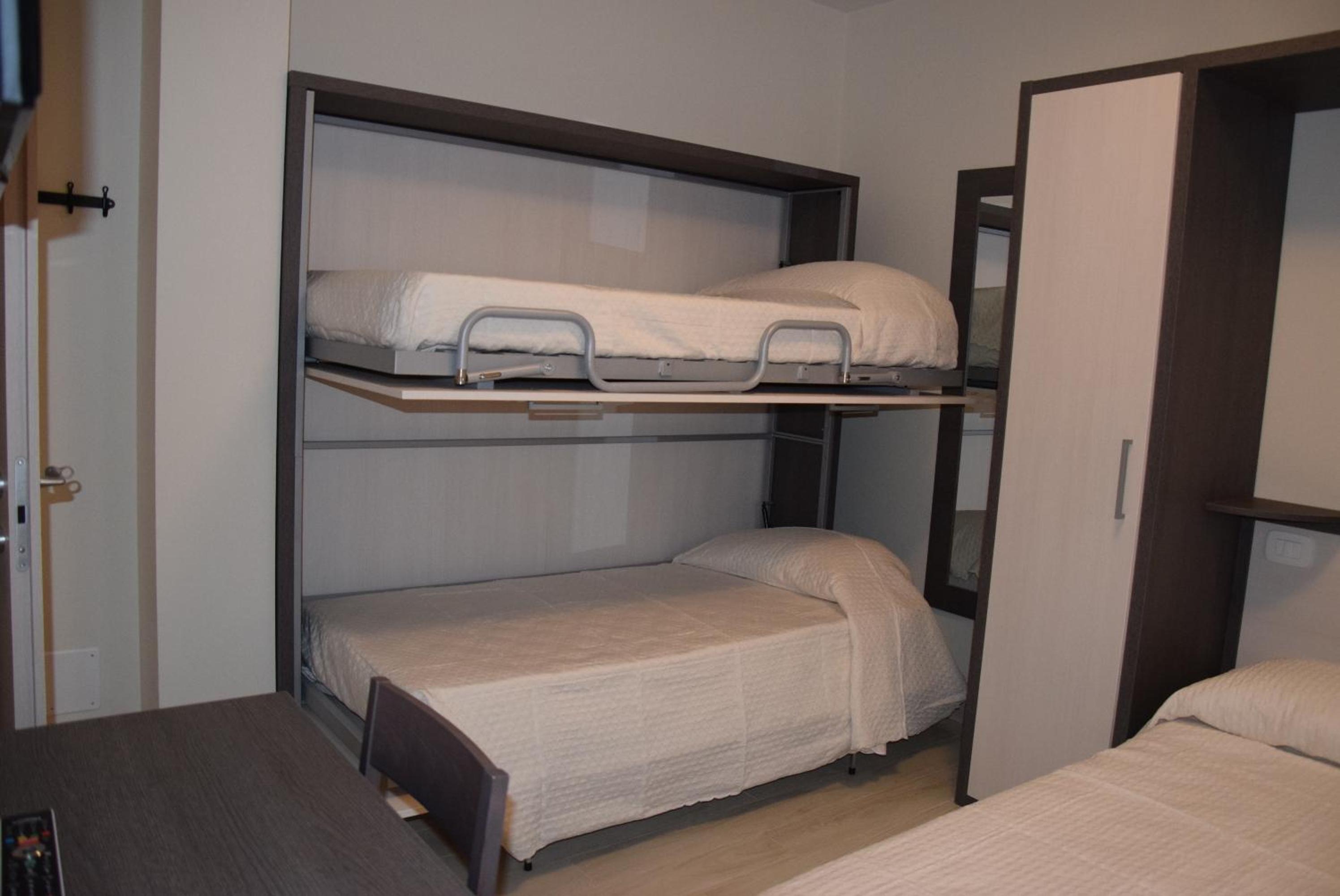 Quadruple Room - Photo 6