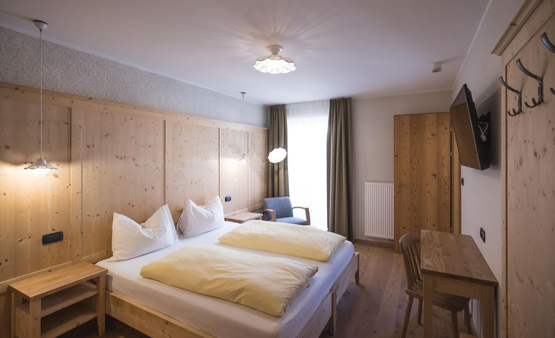 Standard Double Room - Photo 13