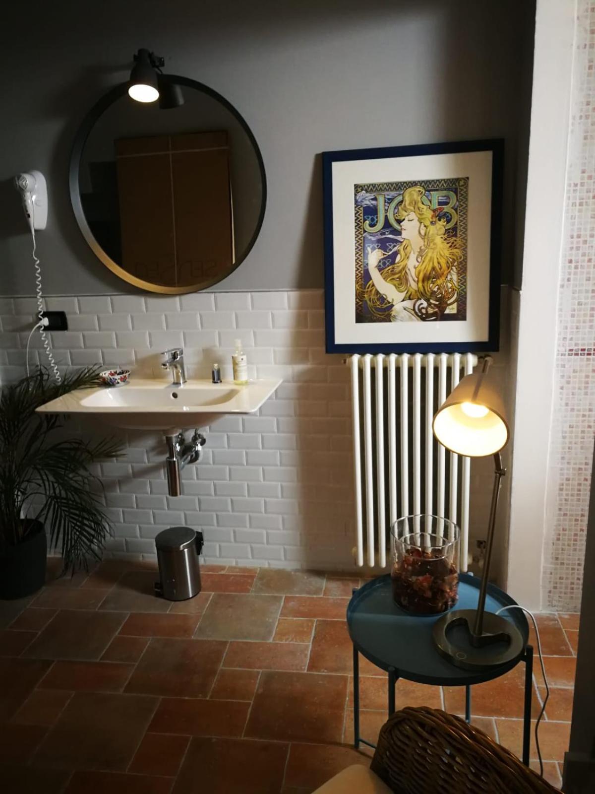 Double or Twin Room with Private External Bathroom - Photo 5