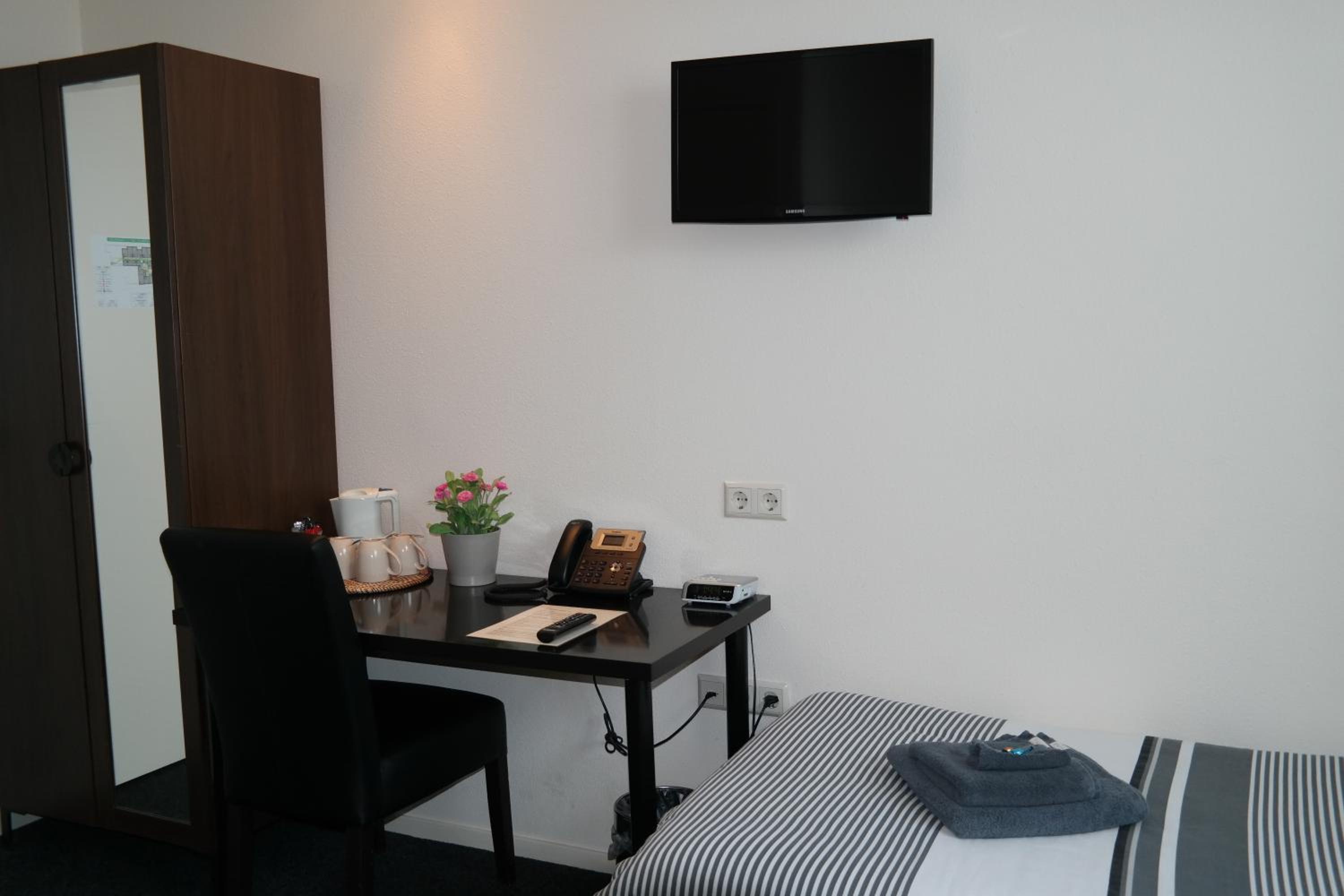 Double or Twin Room photo 2