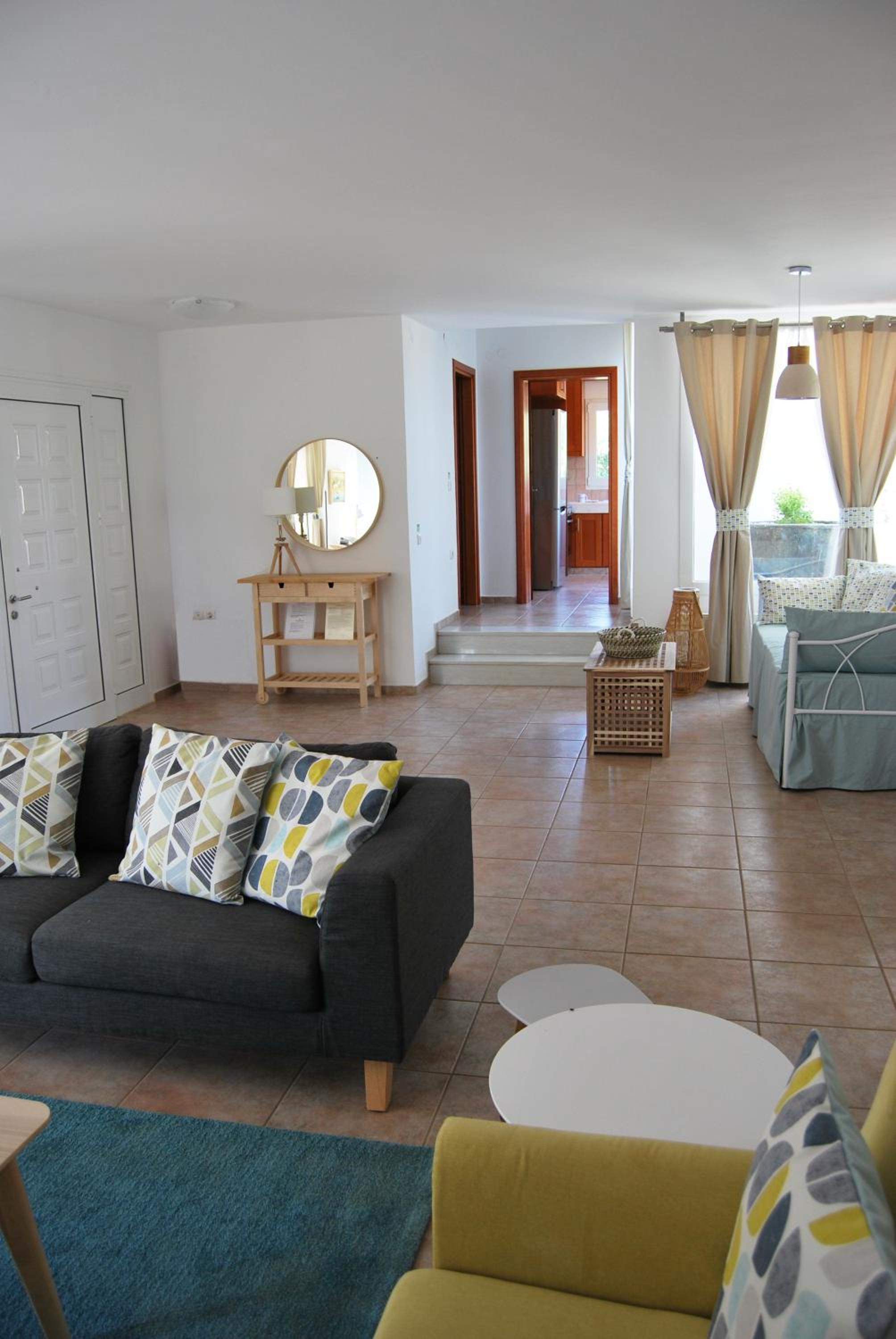 Two-Bedroom Apartment with Sea View - Photo 9