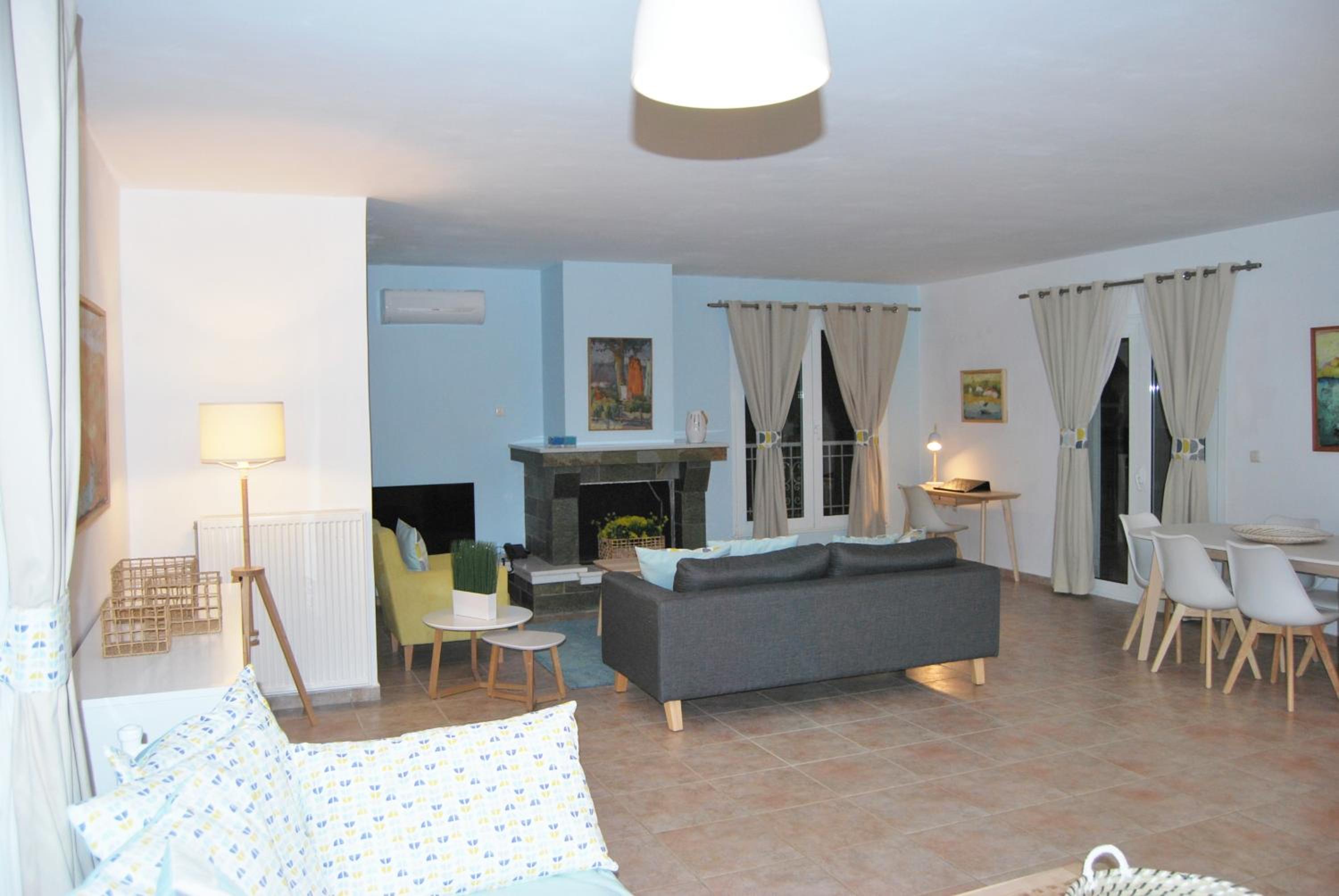 Two-Bedroom Apartment with Sea View - Photo 8