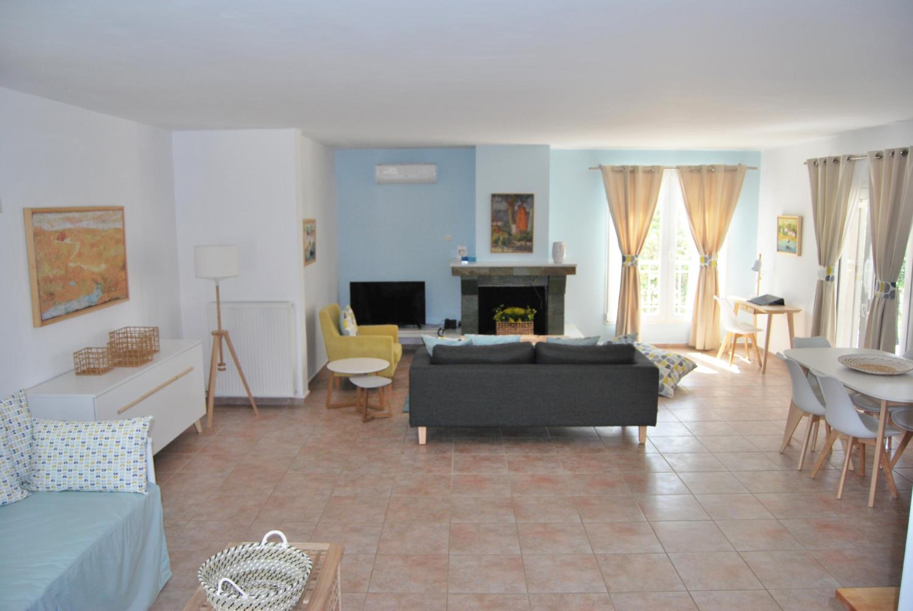 Two-Bedroom Apartment with Sea View - Photo 12
