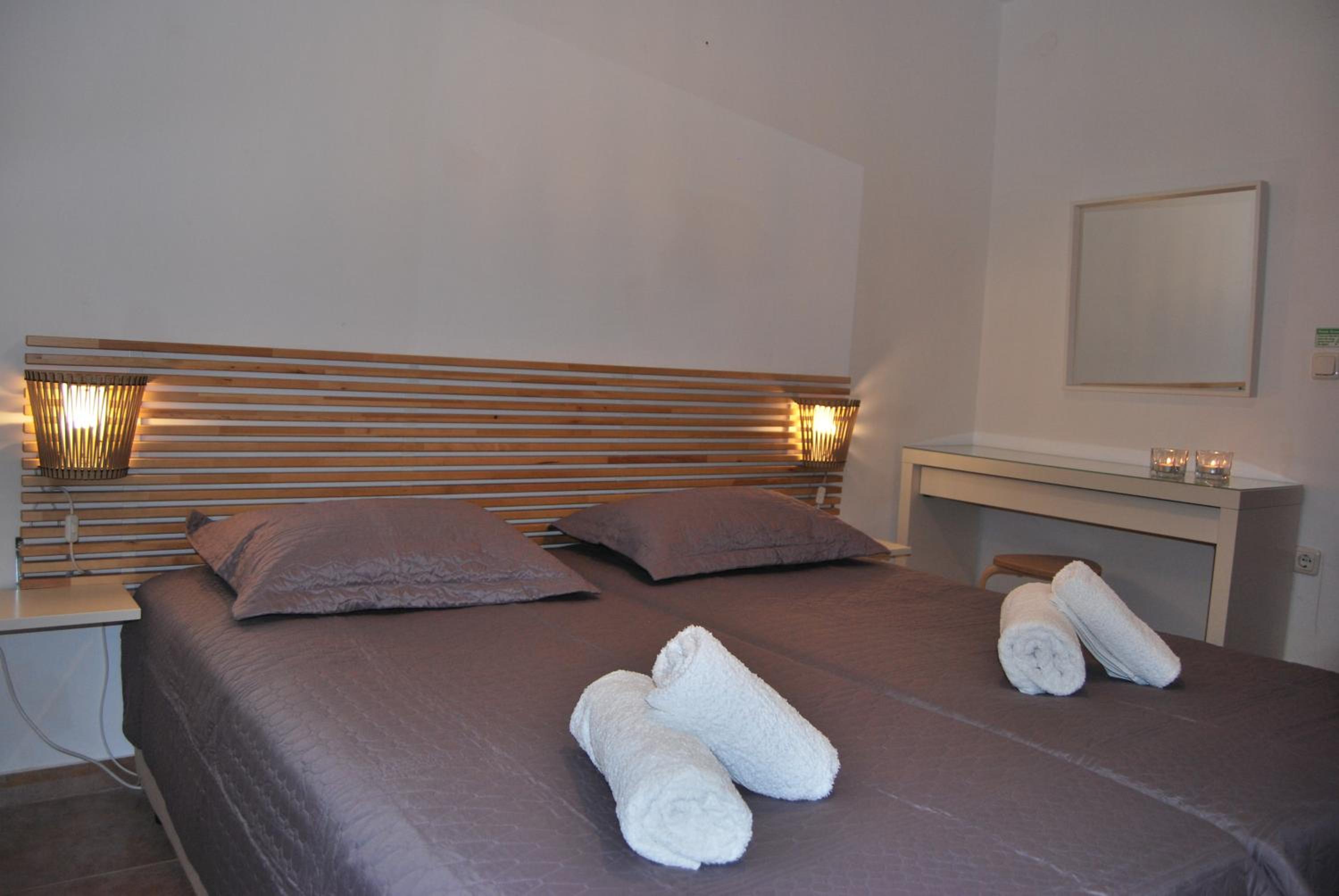 Two-Bedroom Apartment with Sea View - Photo 3