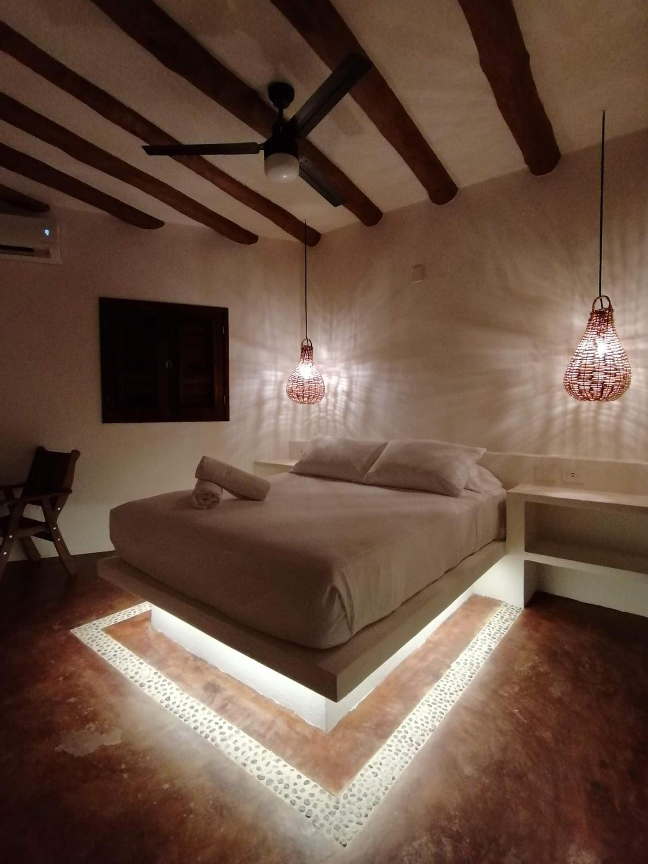 Deluxe Queen Room - Photo 1