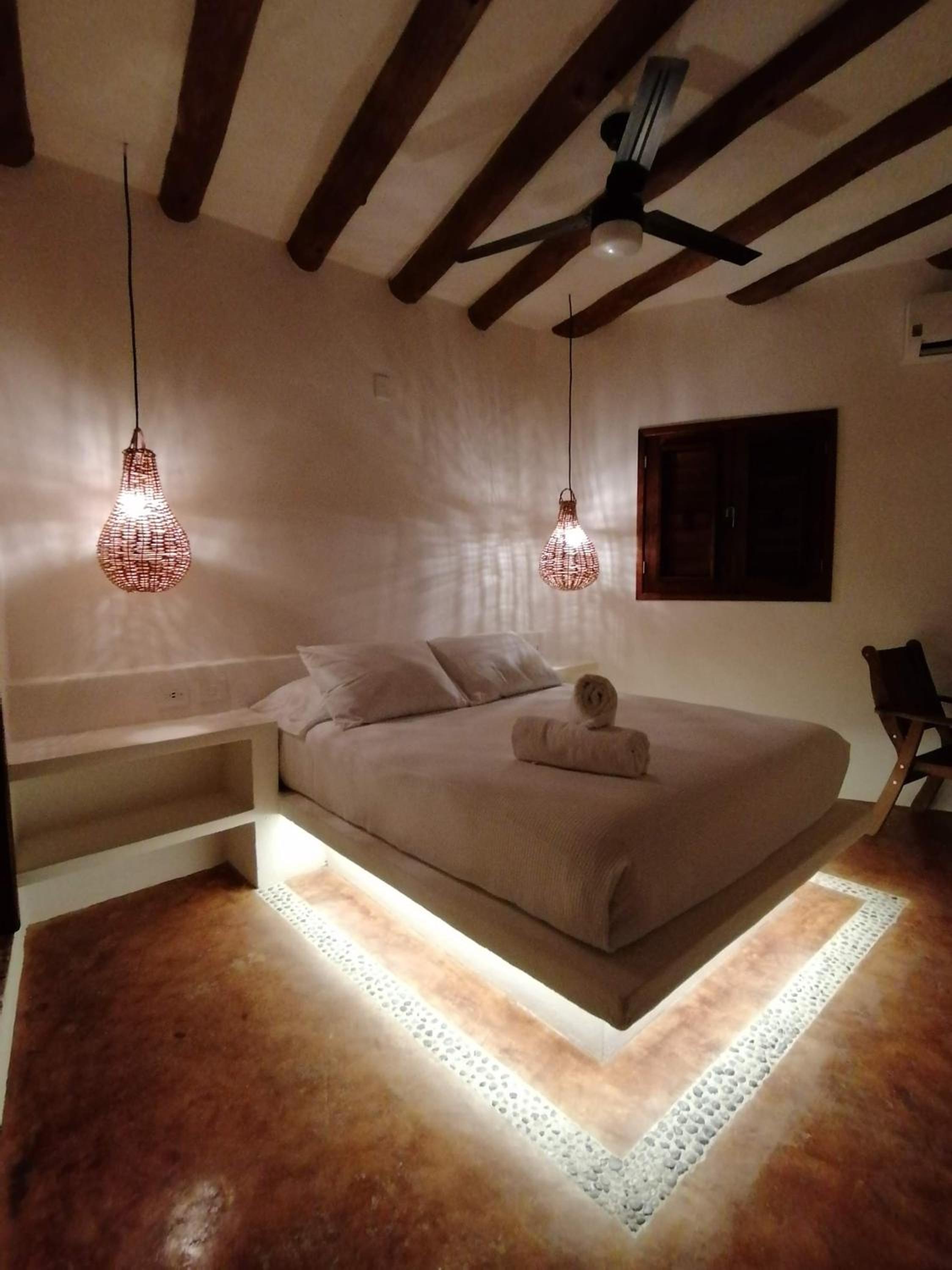 Deluxe Queen Room - Photo 6