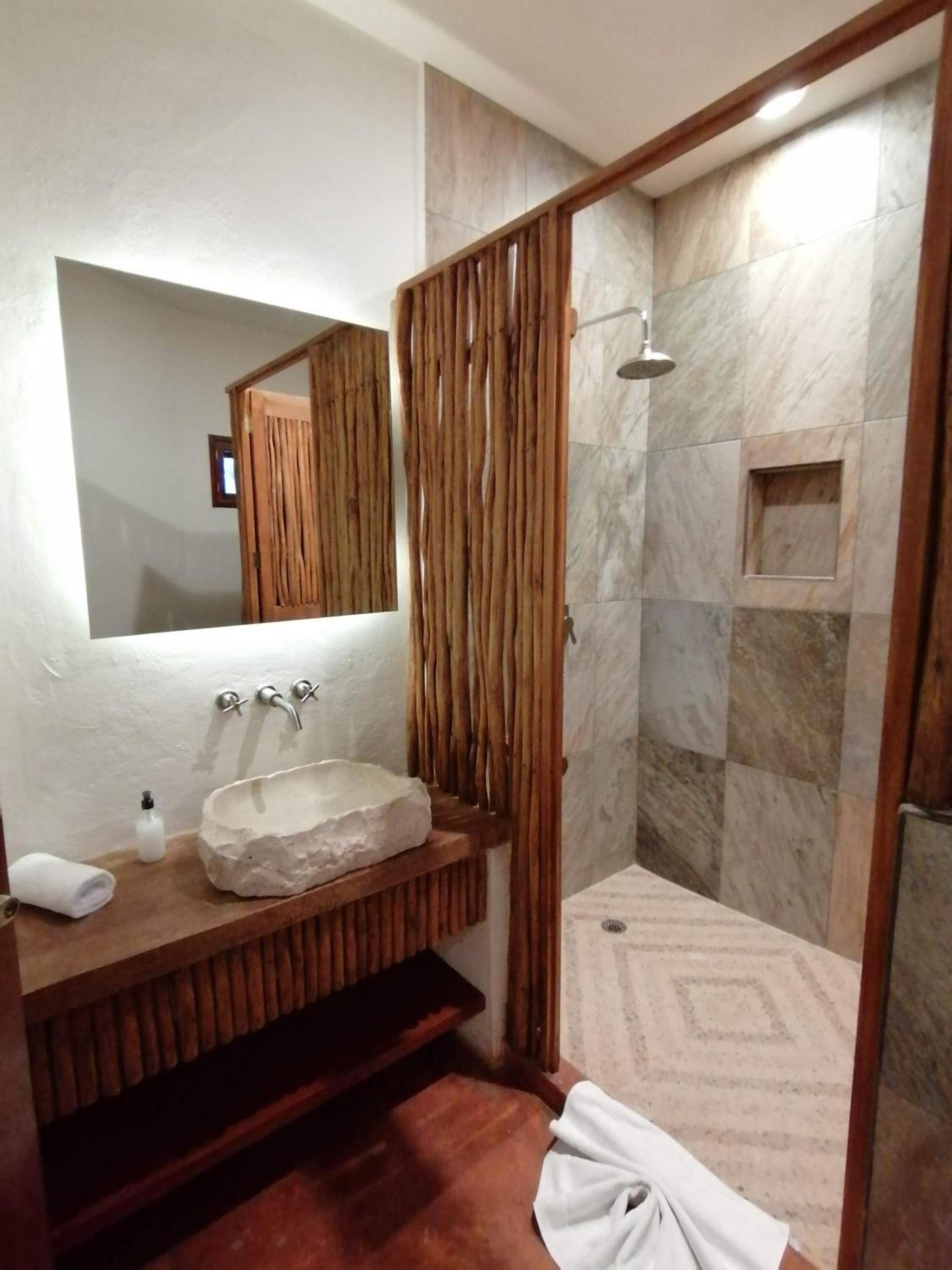 Deluxe King Room - Photo 3