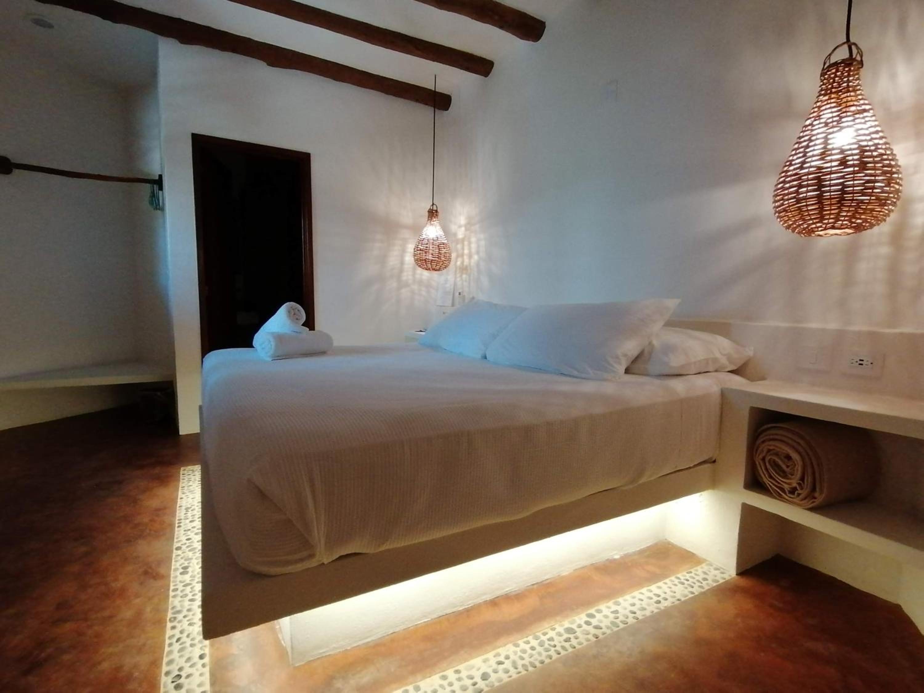 Deluxe King Room - Photo 1