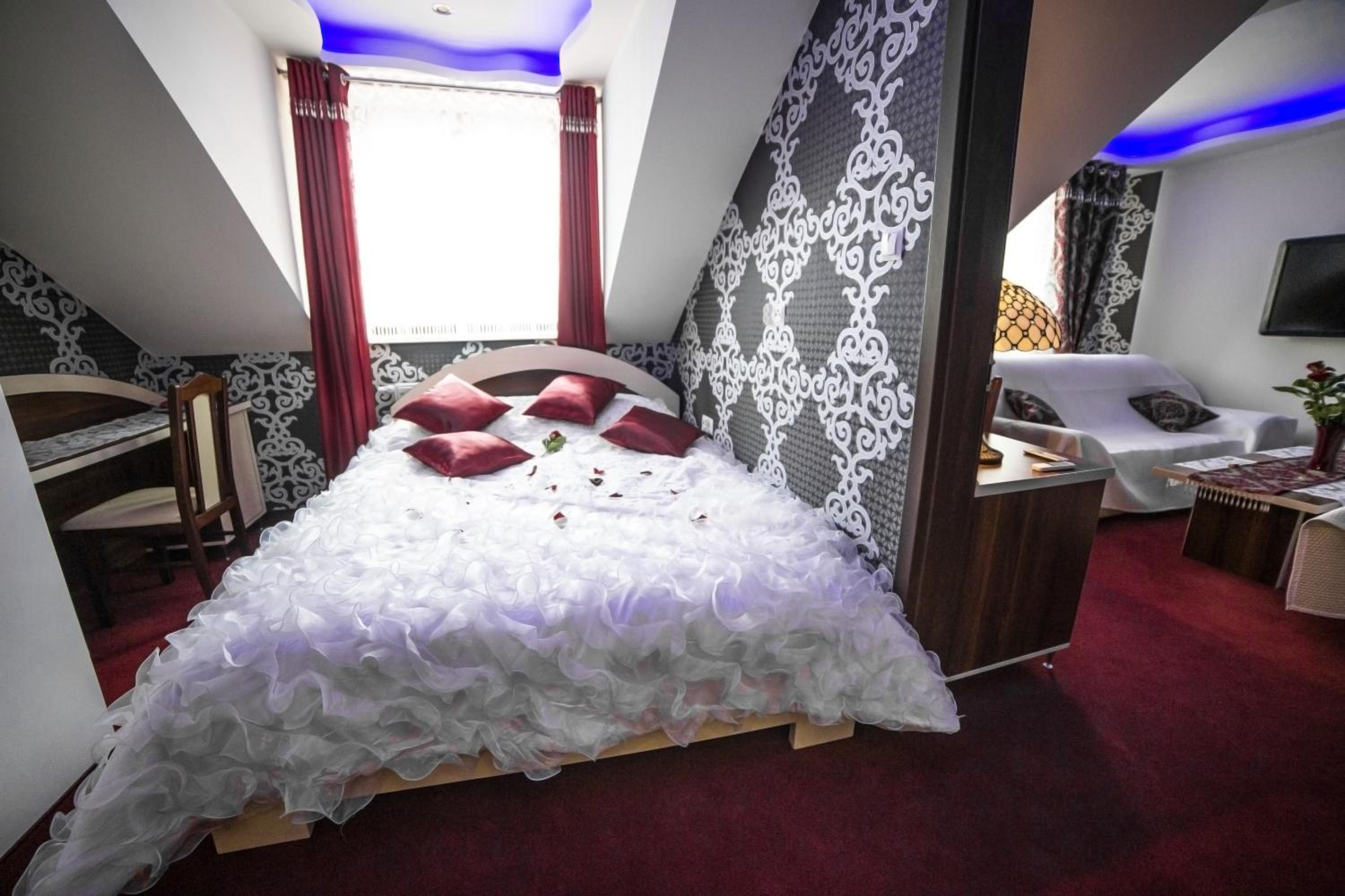 One-Bedroom Apartment with Spa Bath - Photo 15