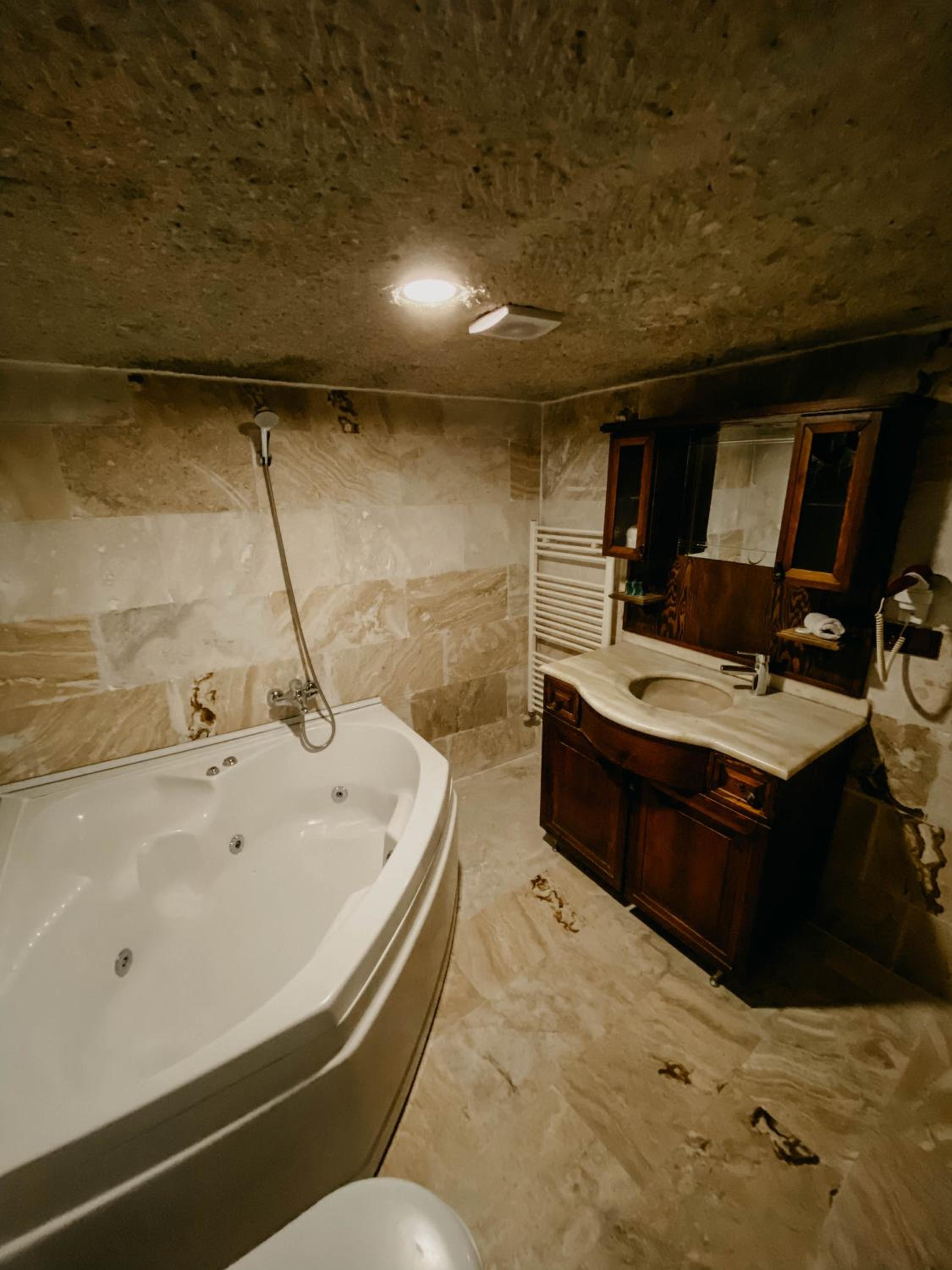King Suite - Photo 6