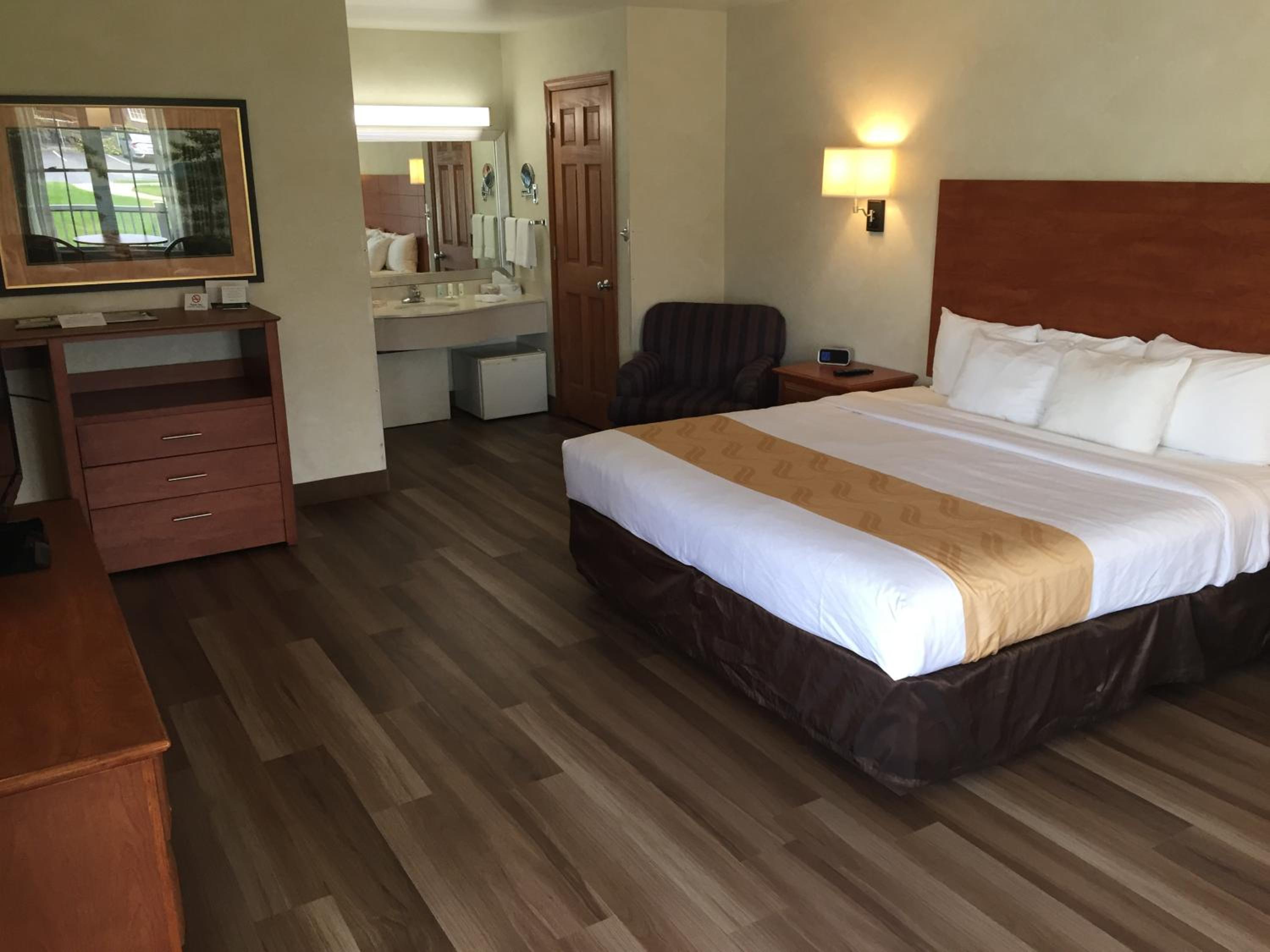 King Room - Non-Smoking - Photo 5