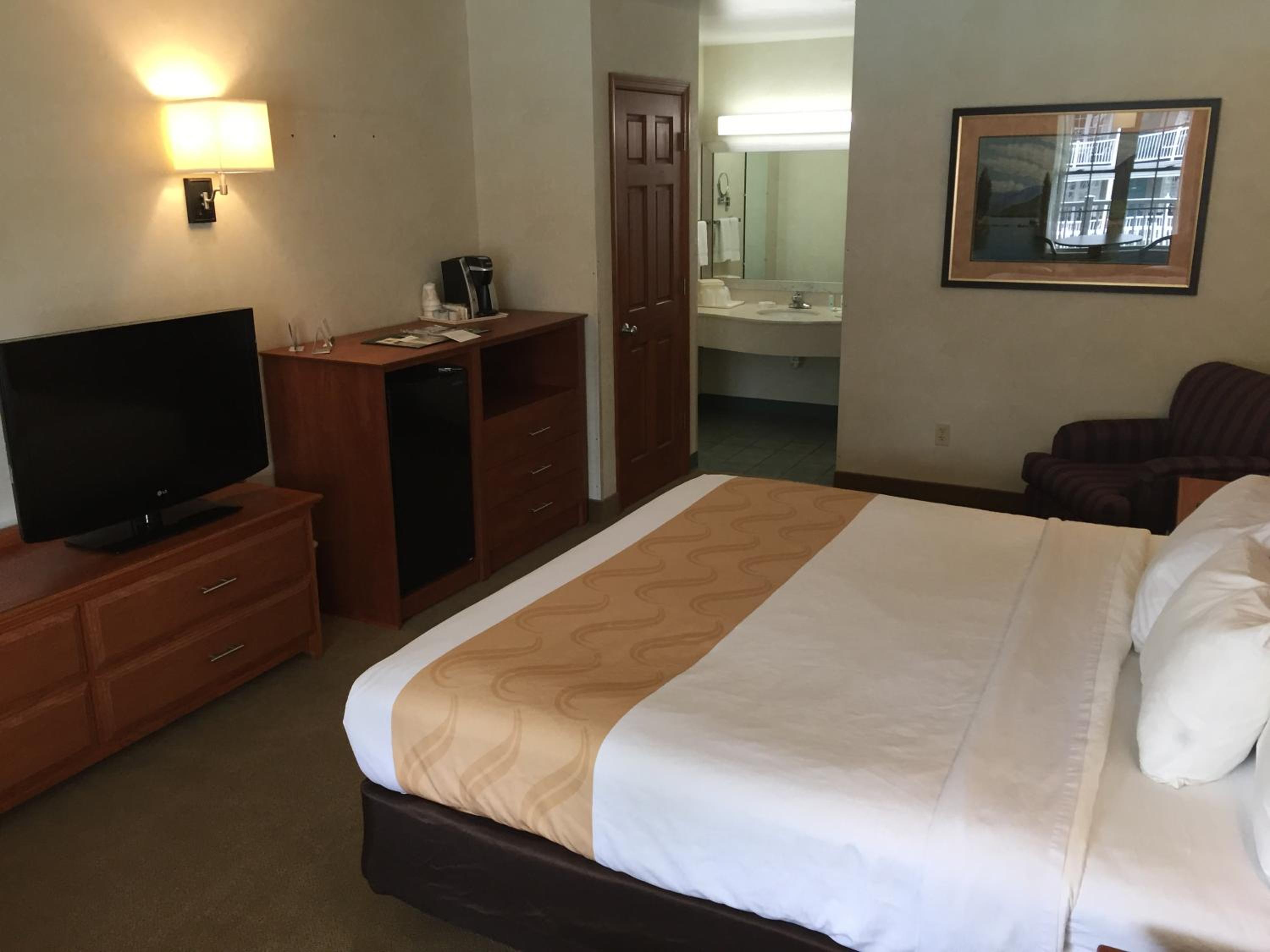 King Room - Non-Smoking - Photo 4