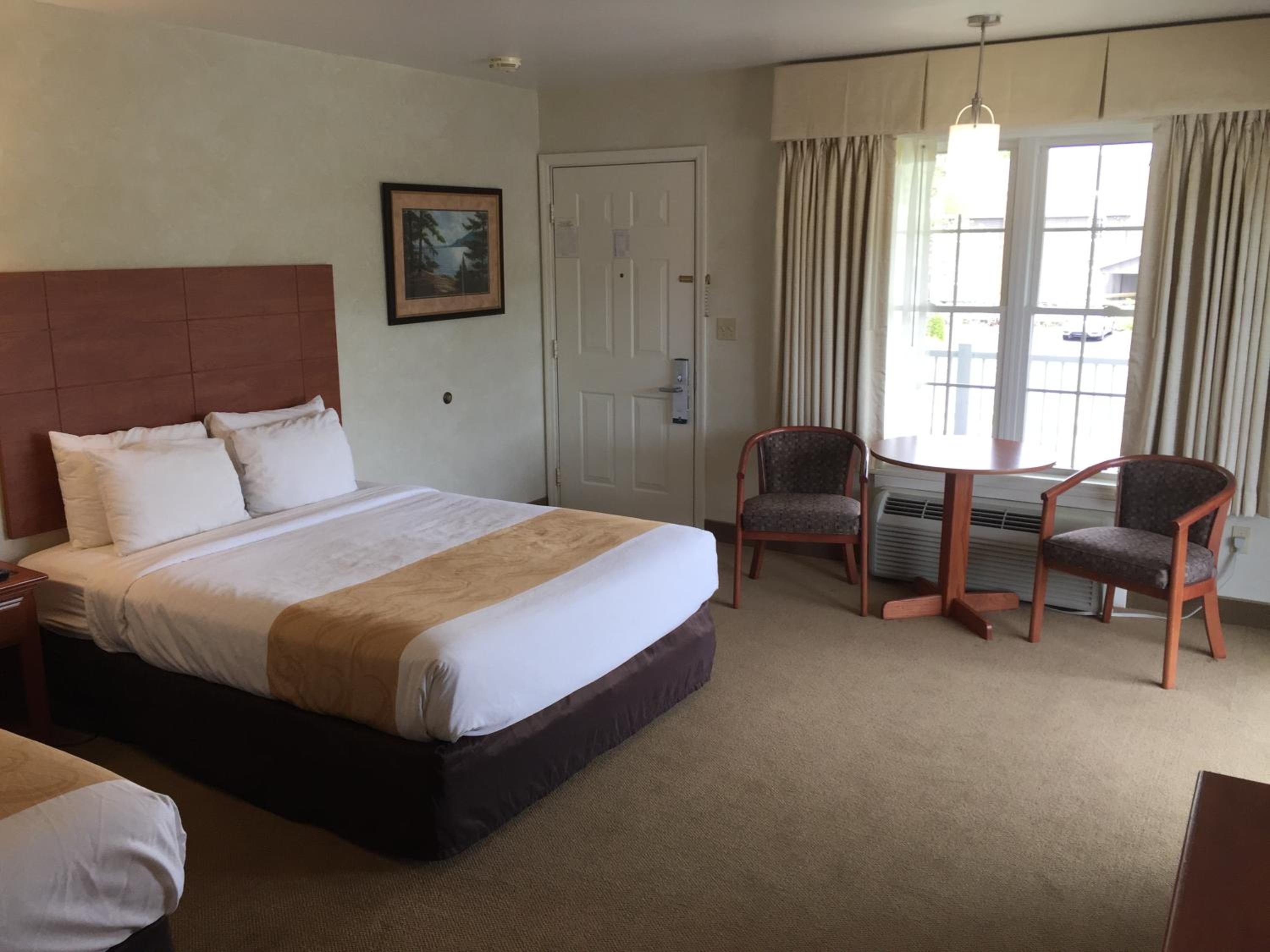Queen Room with Two Queen Beds - Non-Smoking - Photo 2