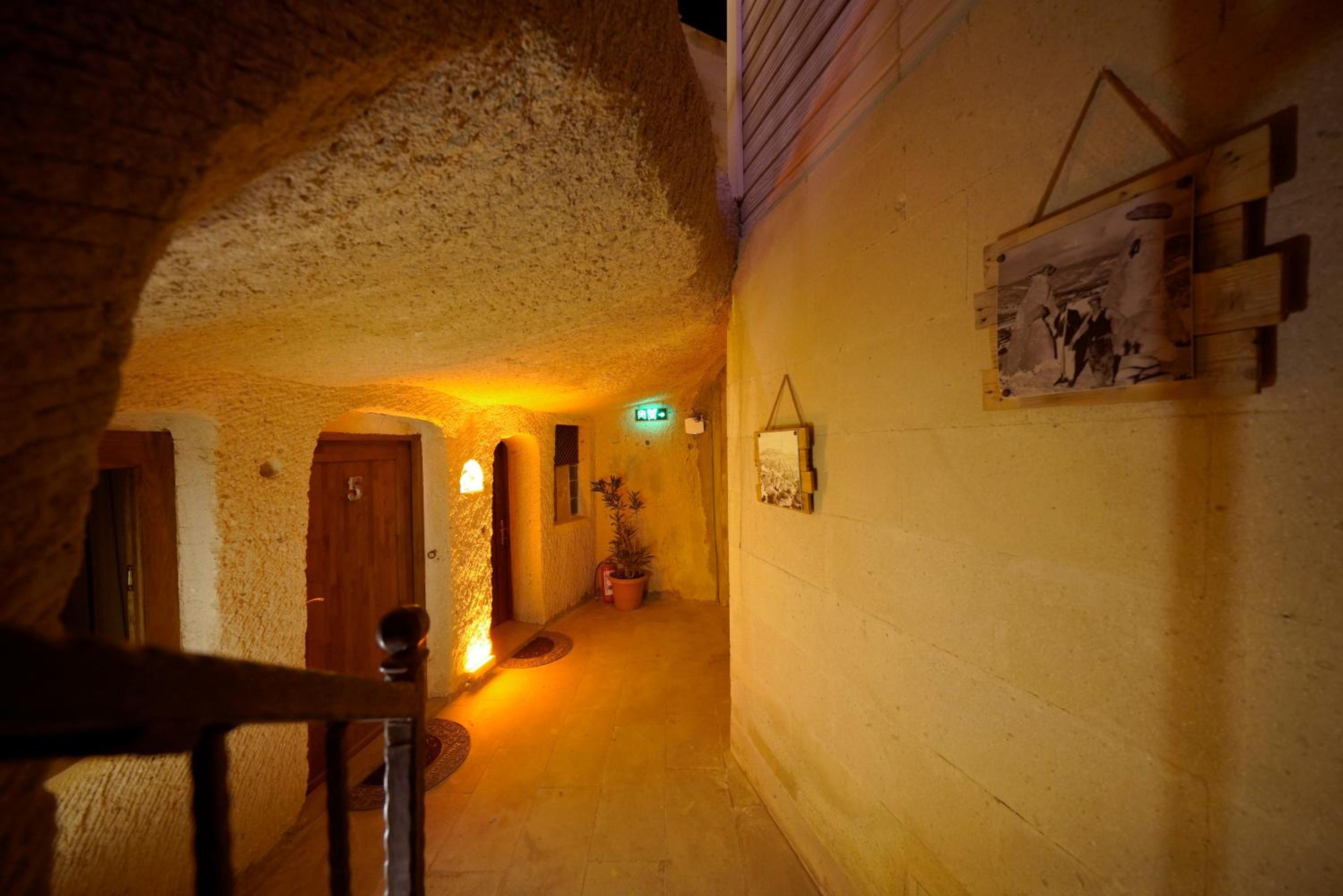 Superior Double Cave Room - Photo 10