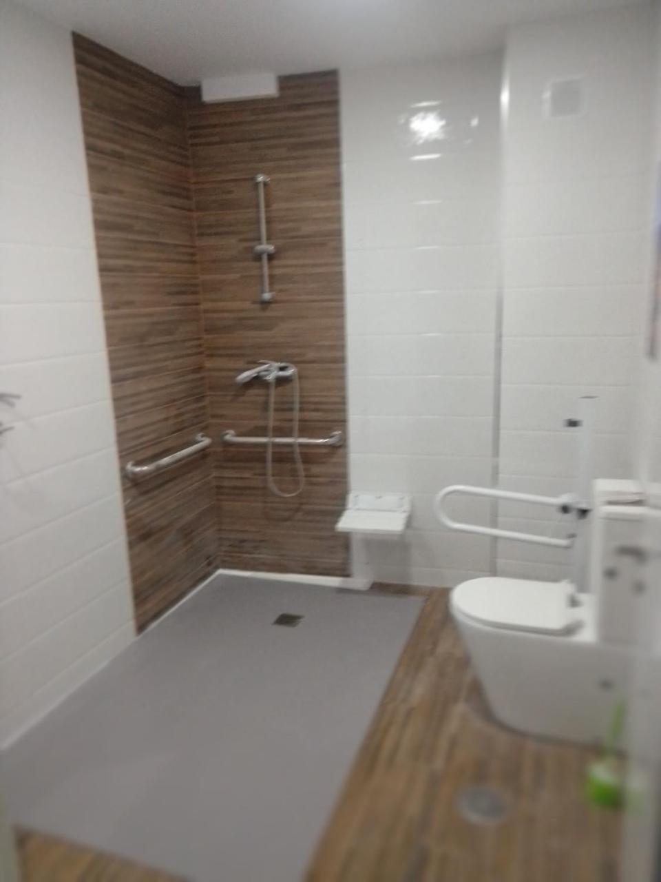 Family Room - Photo 2