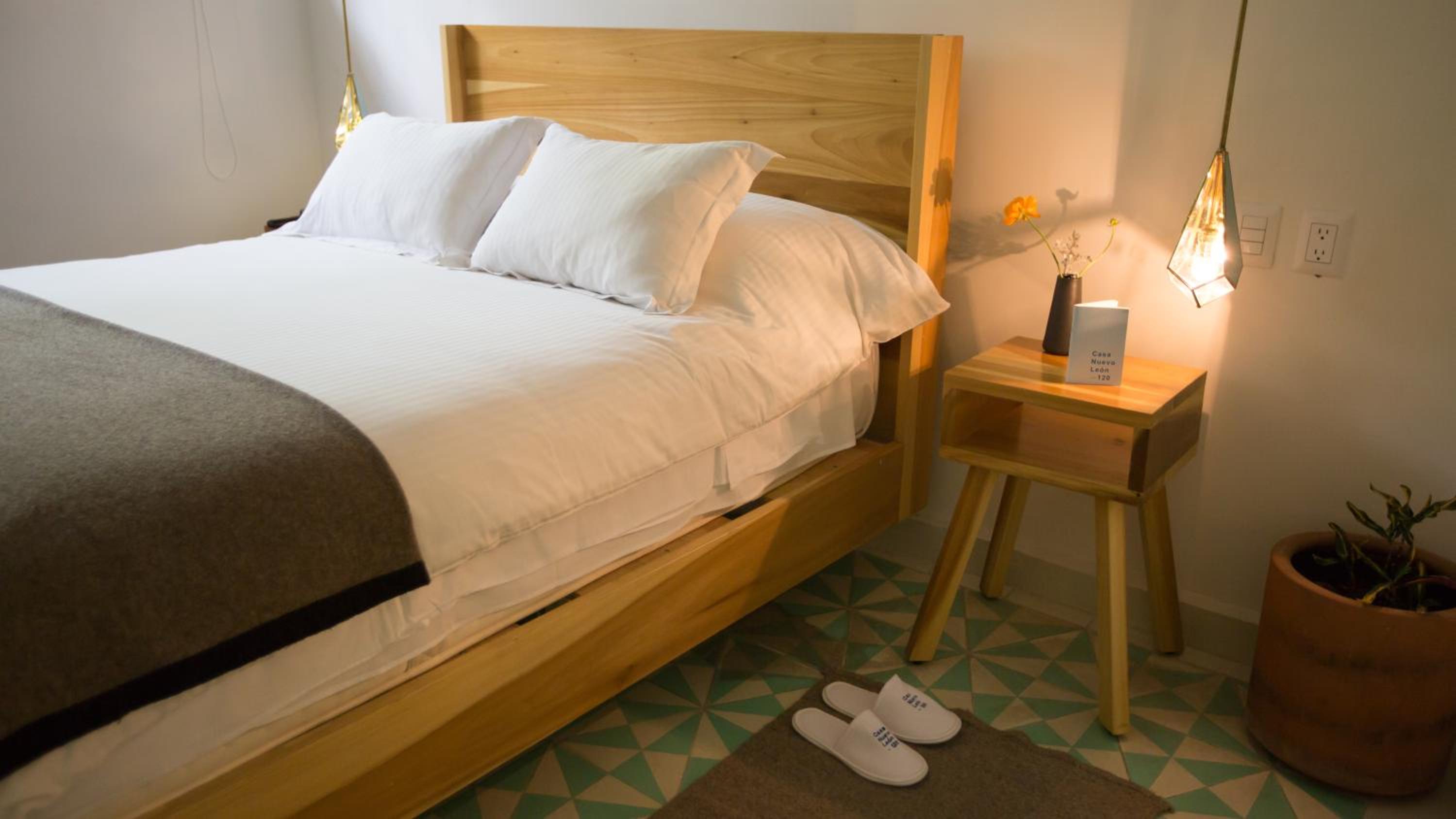 Budget Double Room - Photo 13