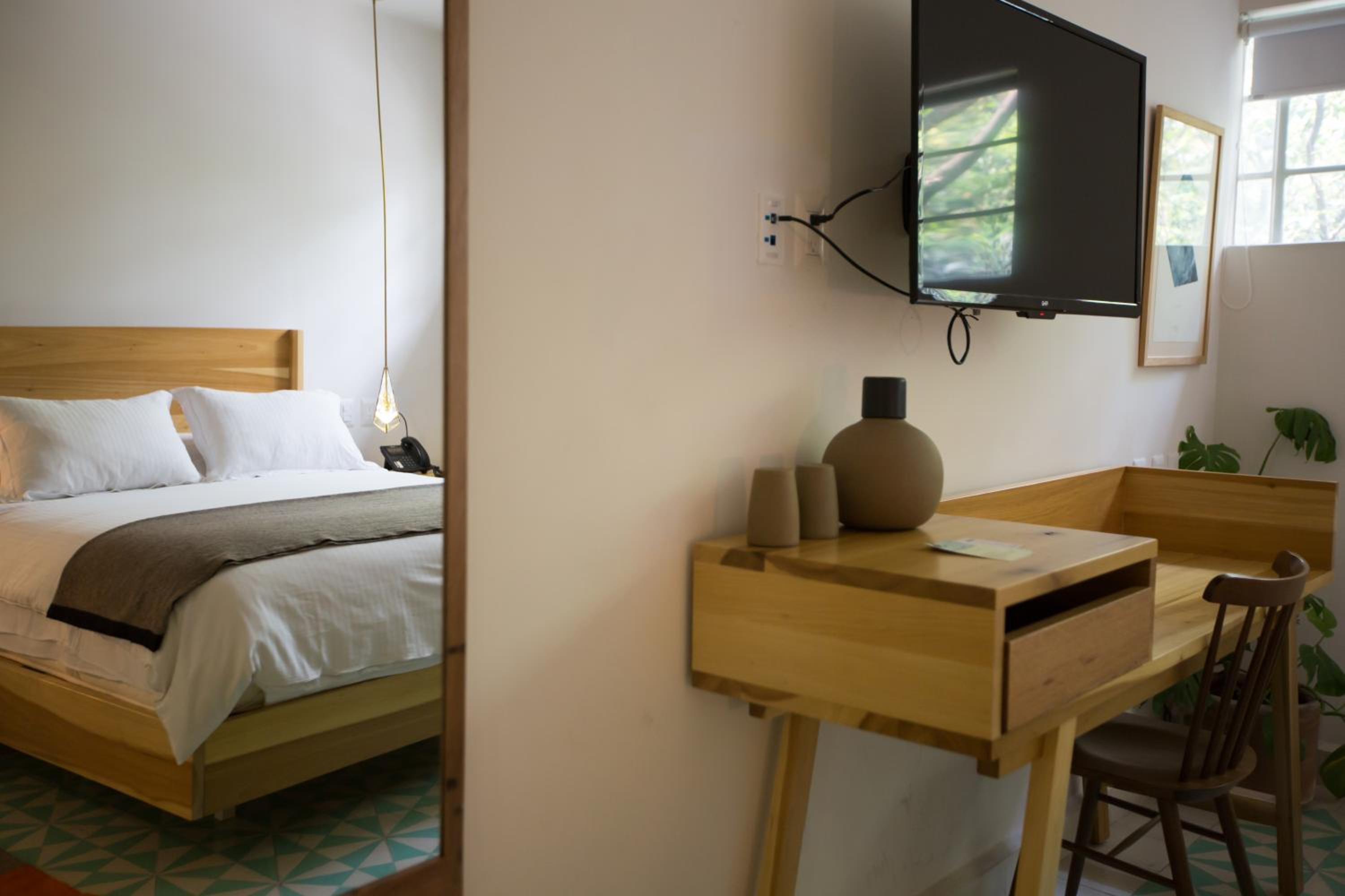 Budget Double Room - Photo 14