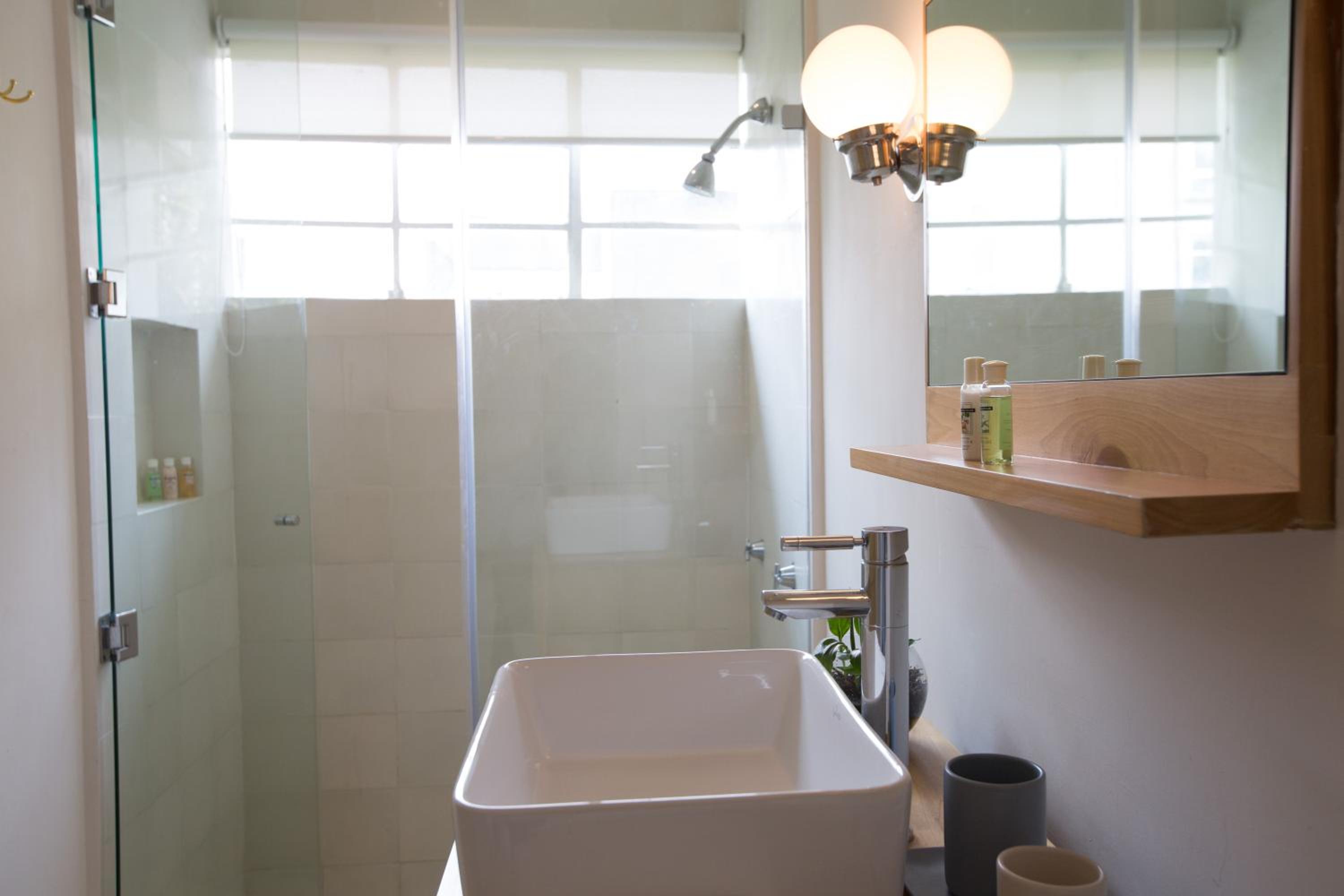 Budget Double Room - Photo 16