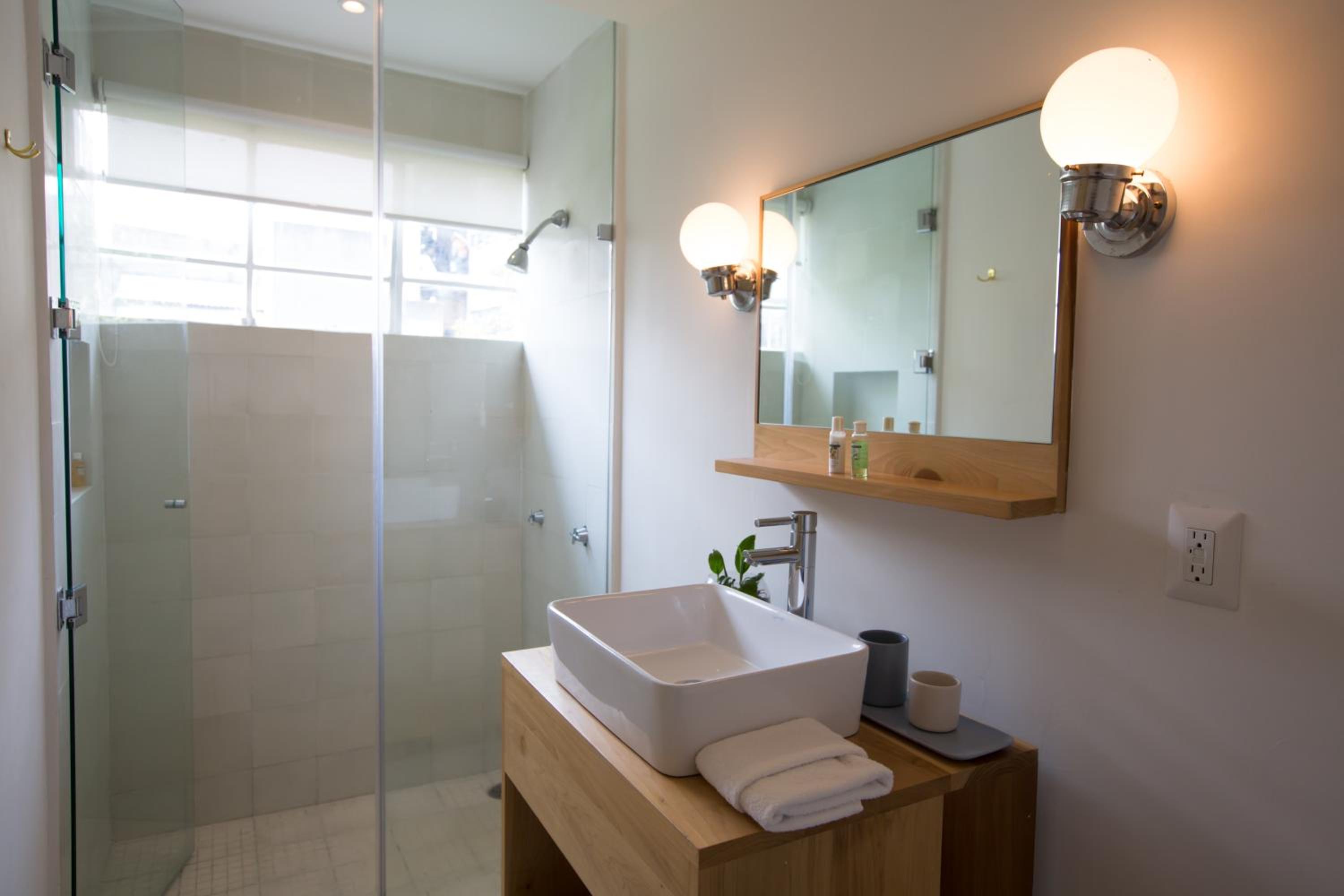 Budget Double Room - Photo 17