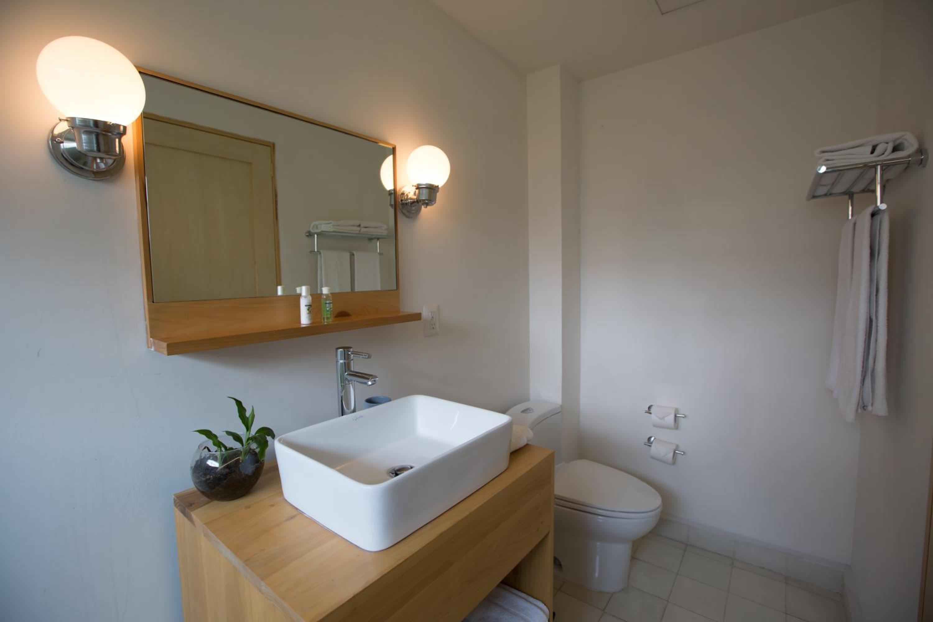 Budget Double Room - Photo 18