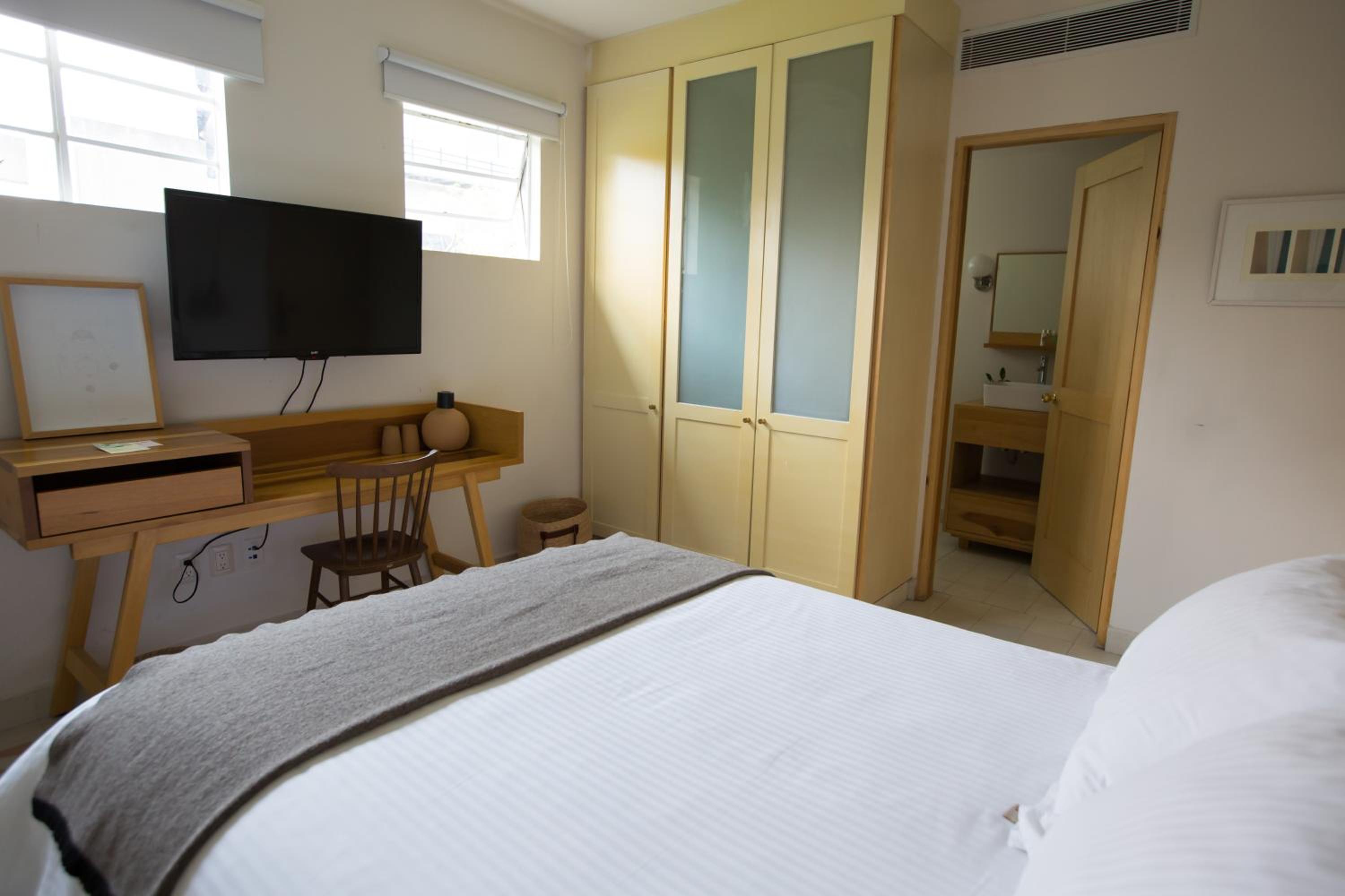 Budget Double Room - Photo 2