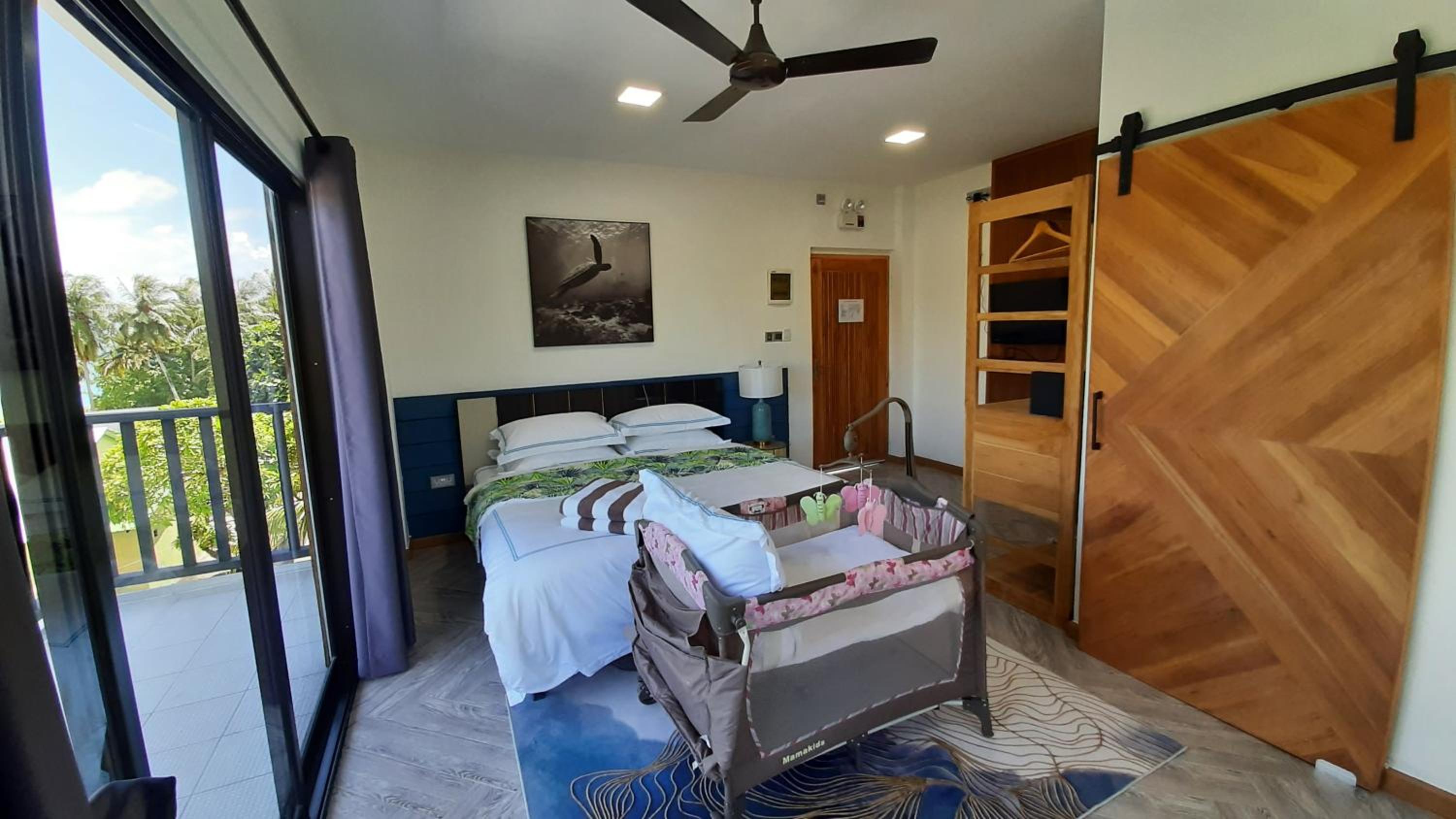 Deluxe King Room - Photo 5