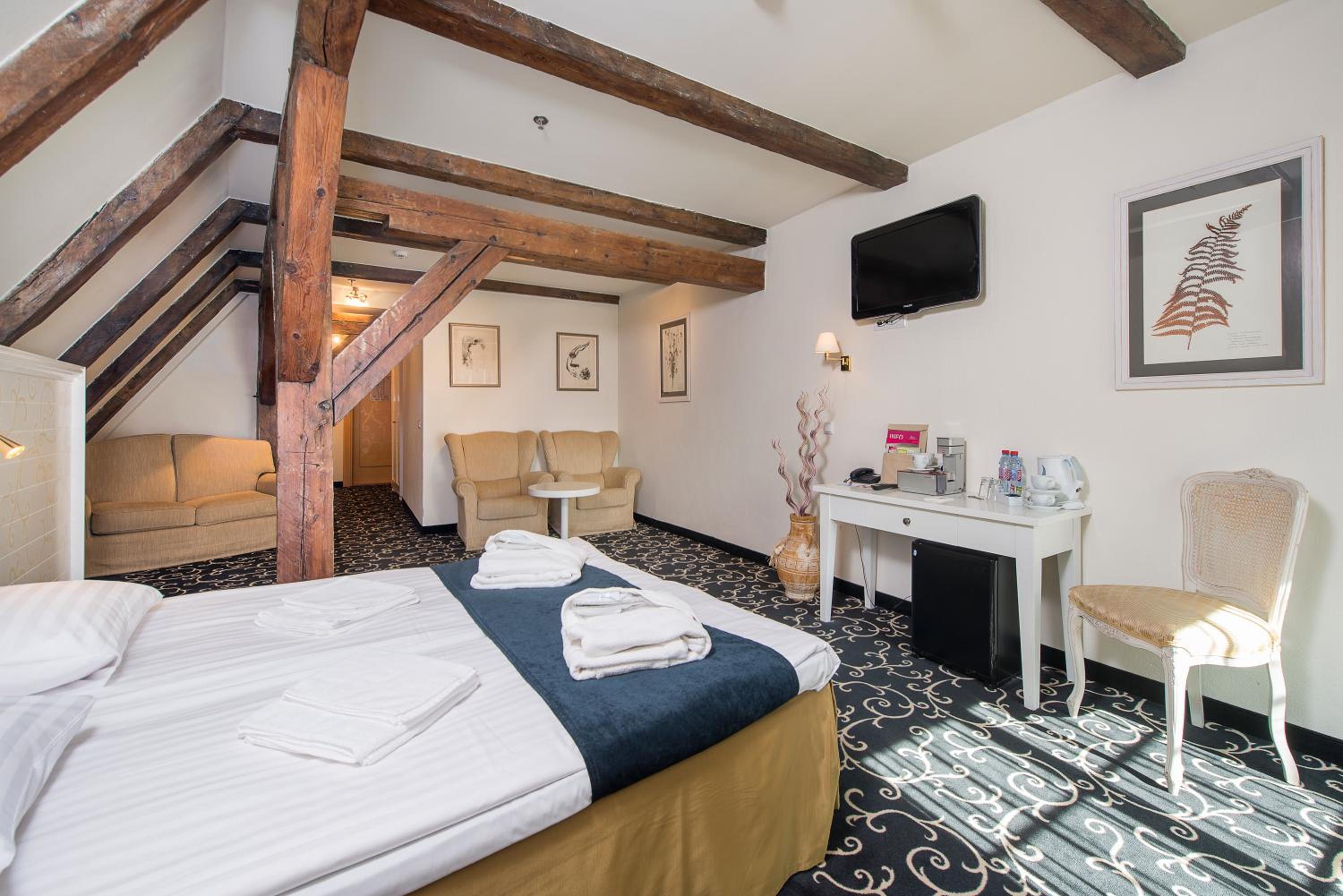 Deluxe Double Room - Attic with Free Parking - Photo 10