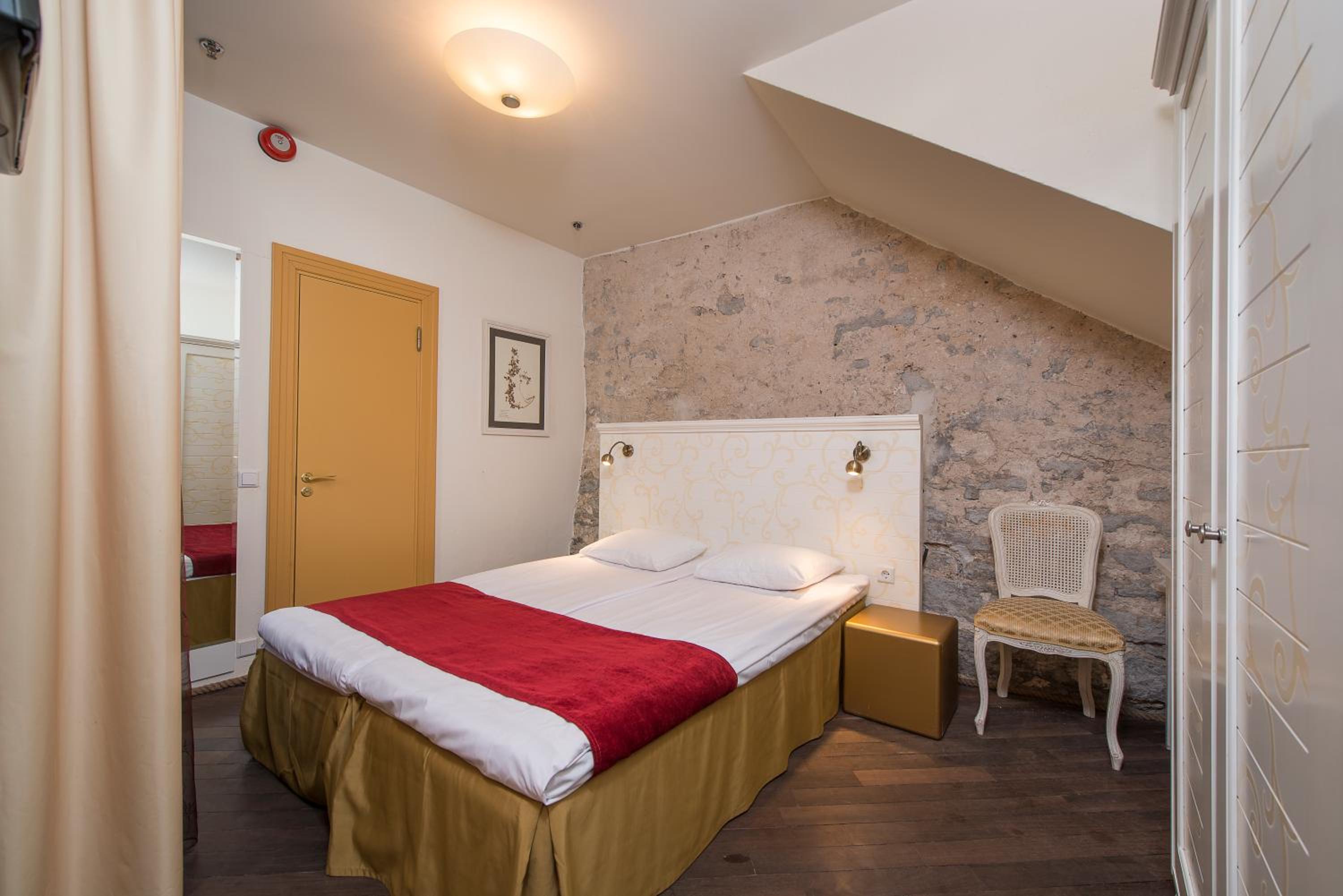 Standard Double or Twin Room with Free Parking - Photo 16