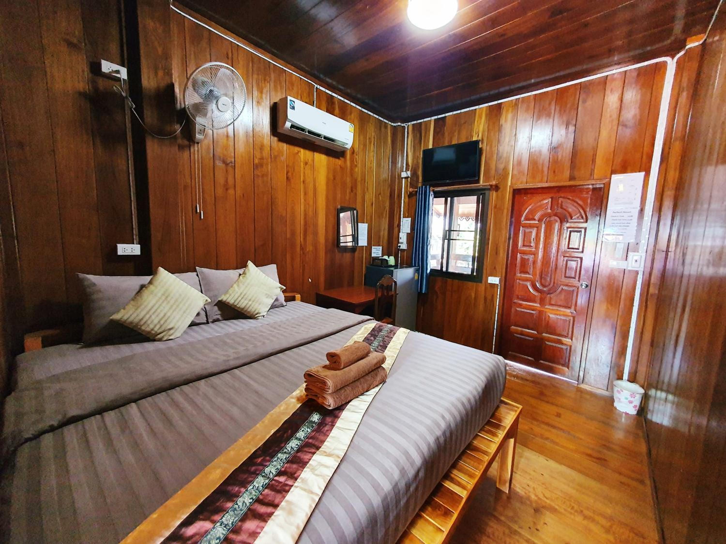 Deluxe Double Room with Balcony photo 2