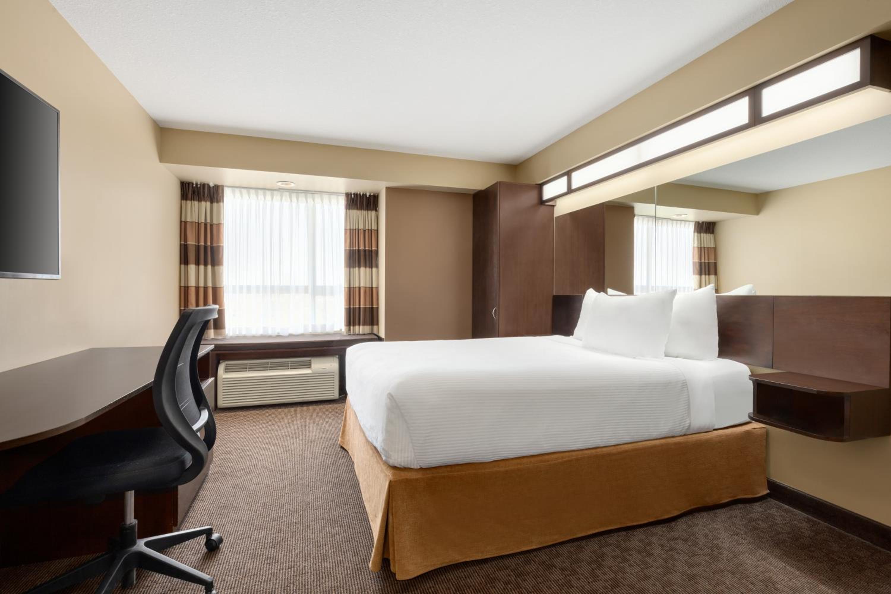 Deluxe Queen Room - Non-Smoking photo 1