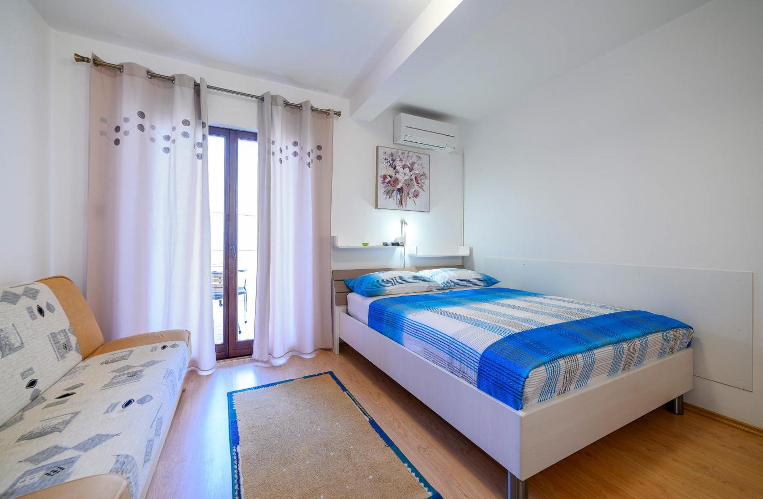 One-Bedroom Apartment with Balcony and Sea View photo 1