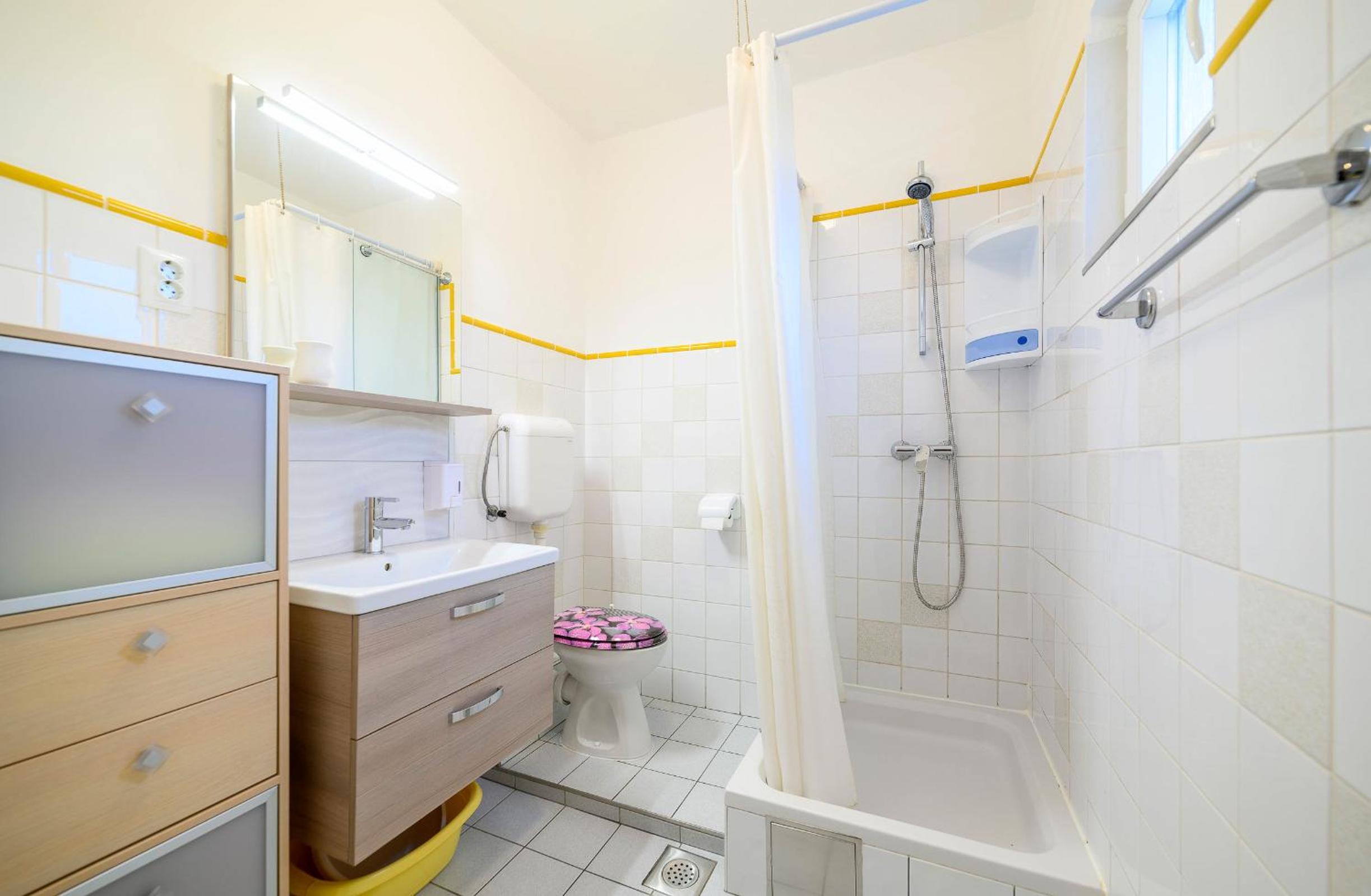 One-Bedroom Apartment with Balcony and Sea View photo 2
