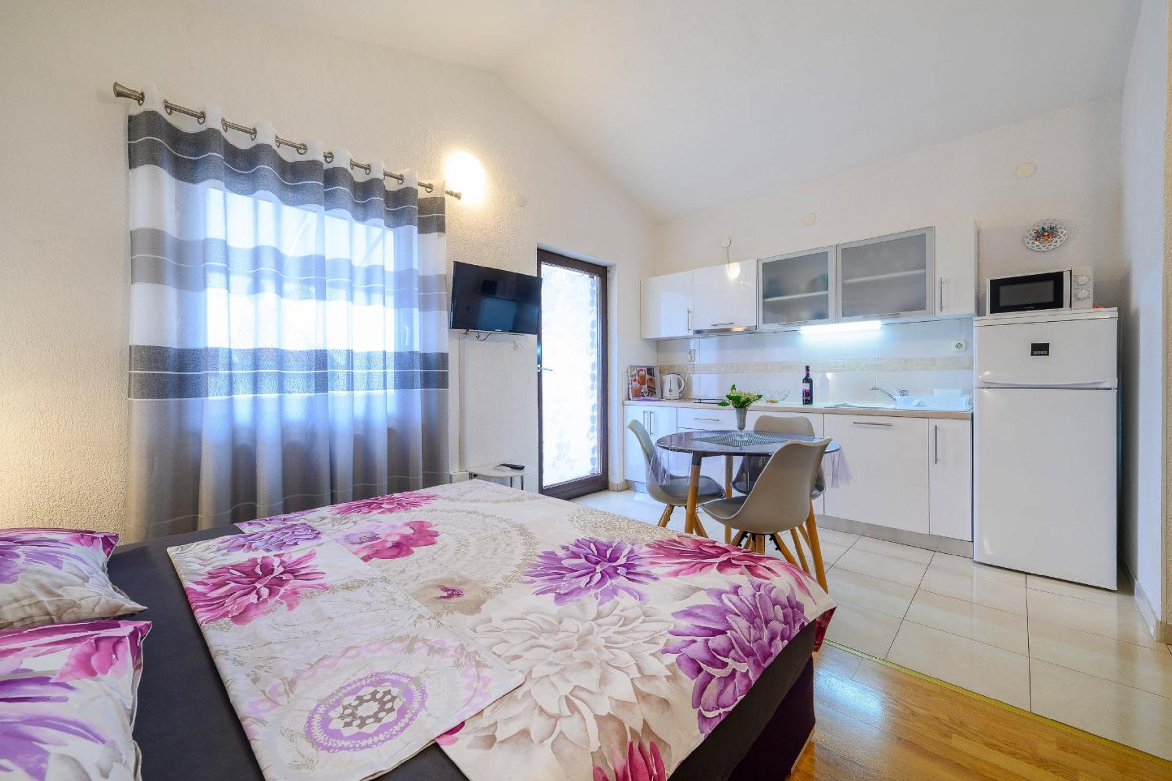 Studio with Balcony and Sea View photo 2