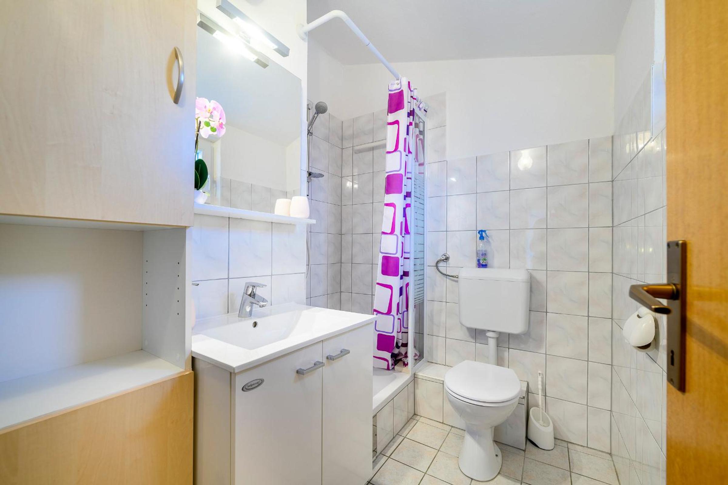 Comfort Apartment with Balcony and Sea View  - Photo 10