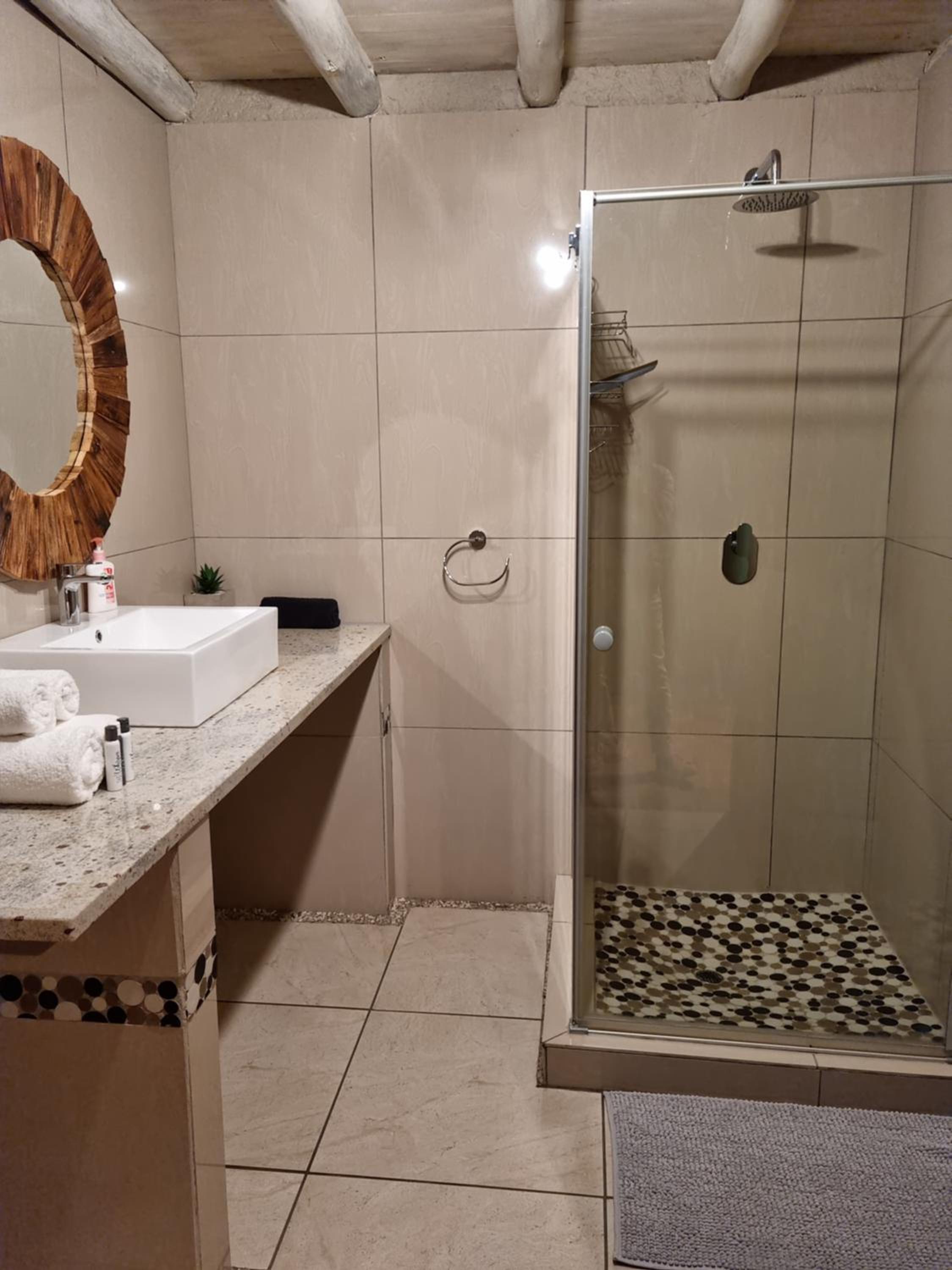 Standard Suite - Photo 35