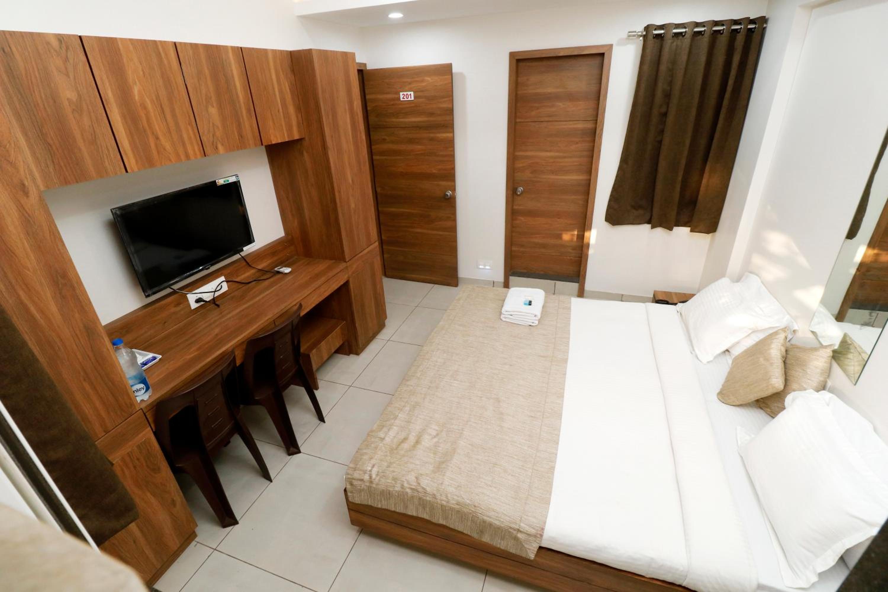 Deluxe Double Room photo 3