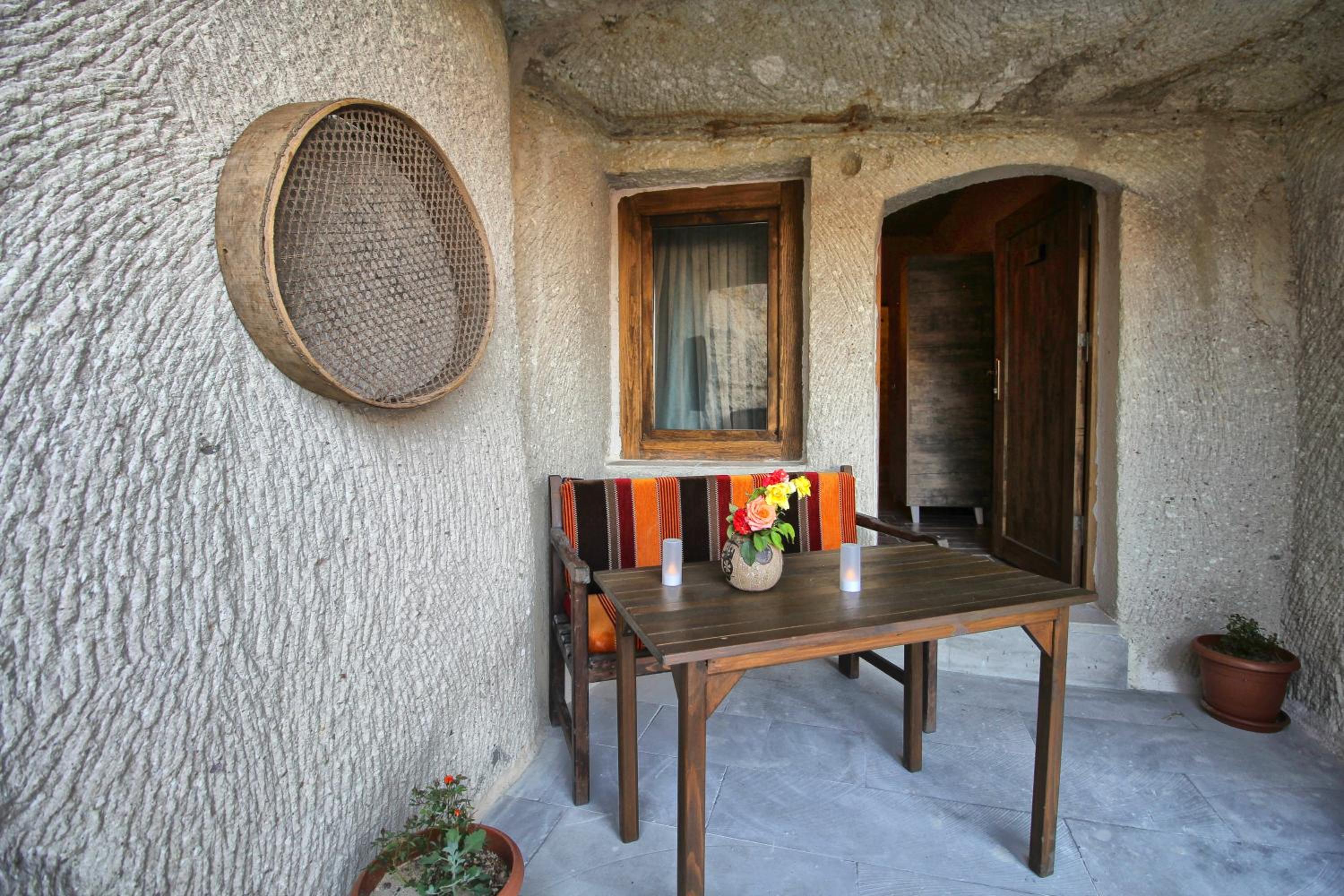 Deluxe Double Cave Room - Photo 14
