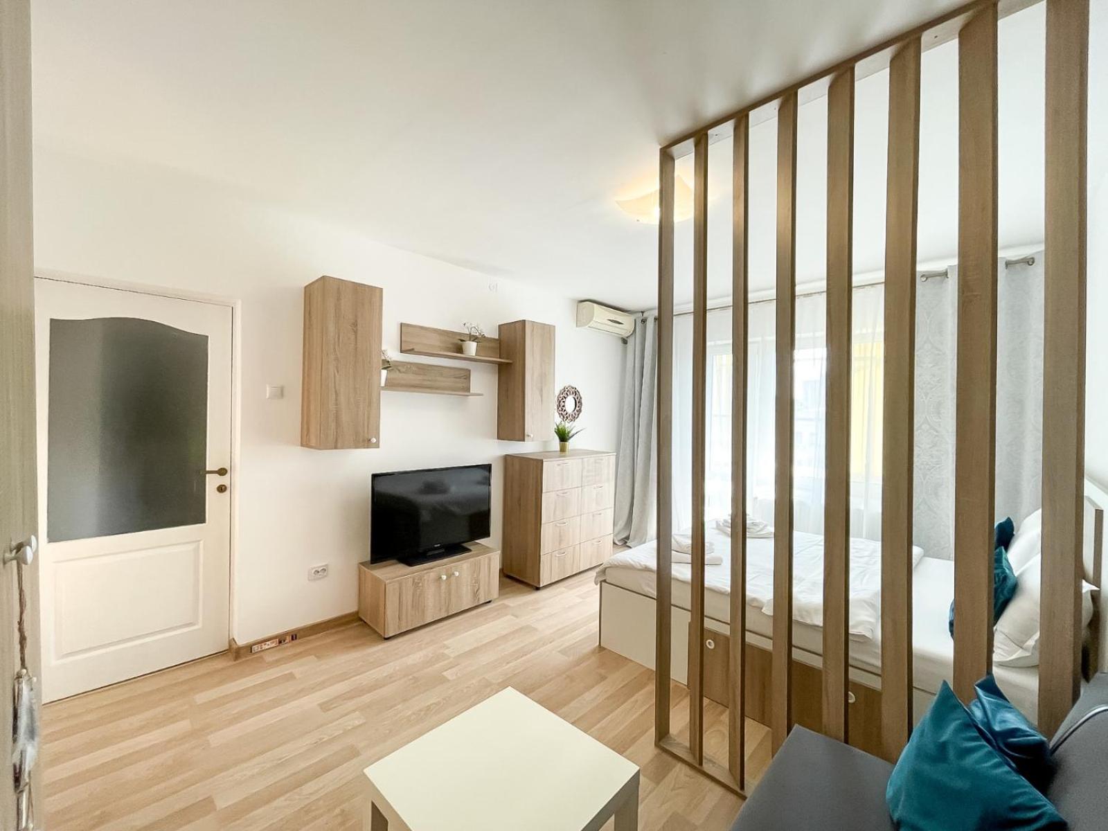 Studio Apartment - Photo 25