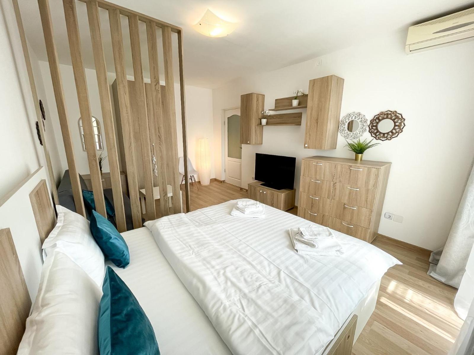 Studio Apartment - Photo 13