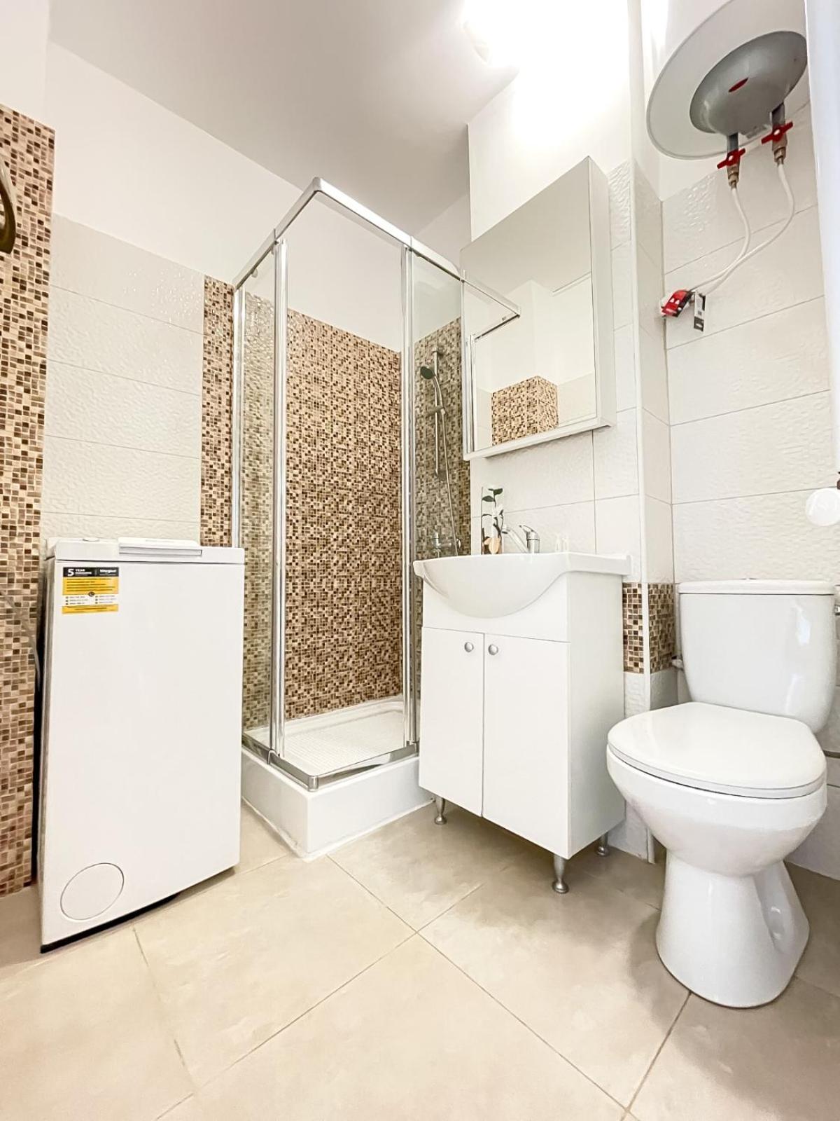 Studio Apartment - Photo 14