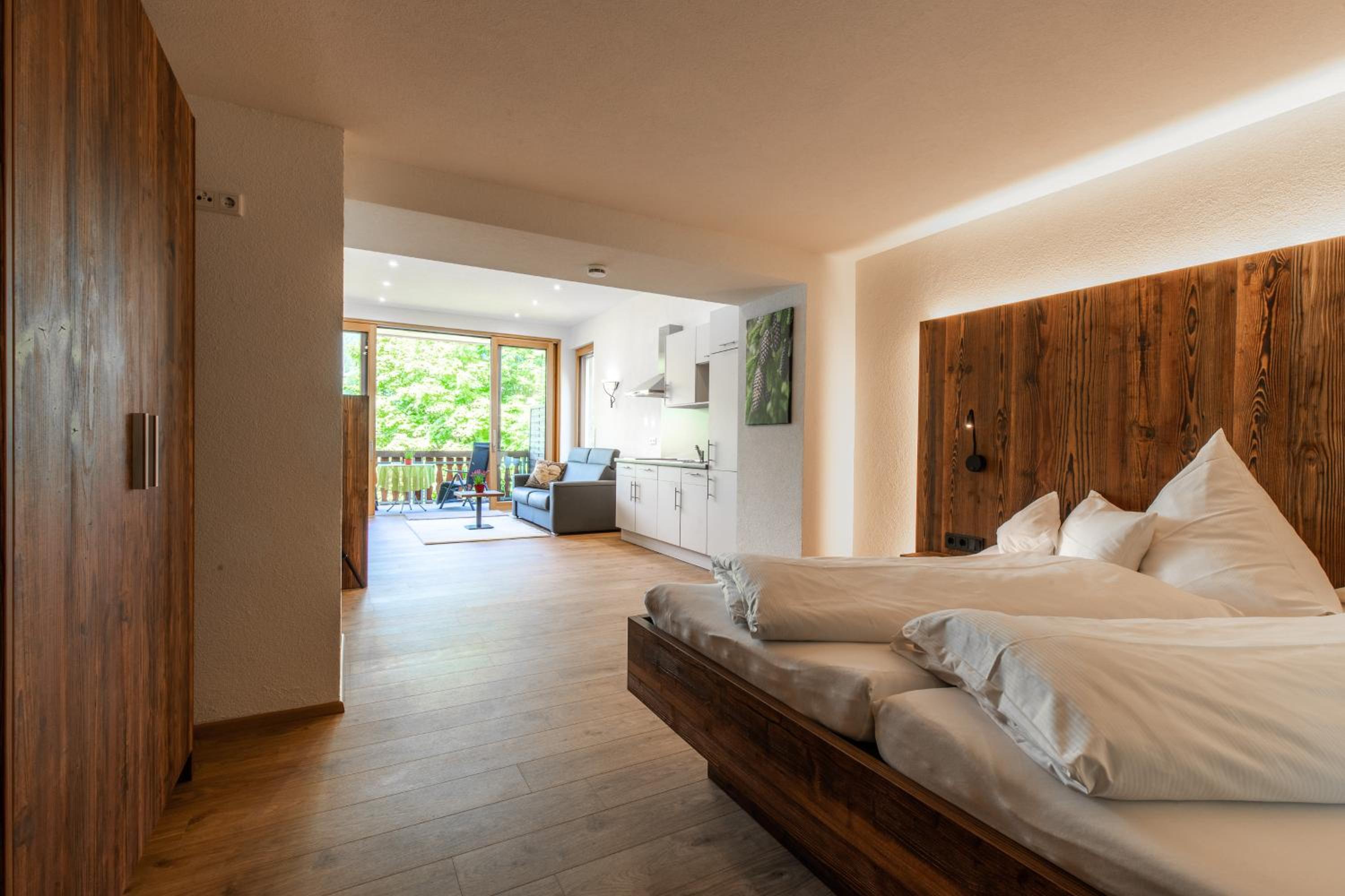Junior Suite with Balcony - Photo 1