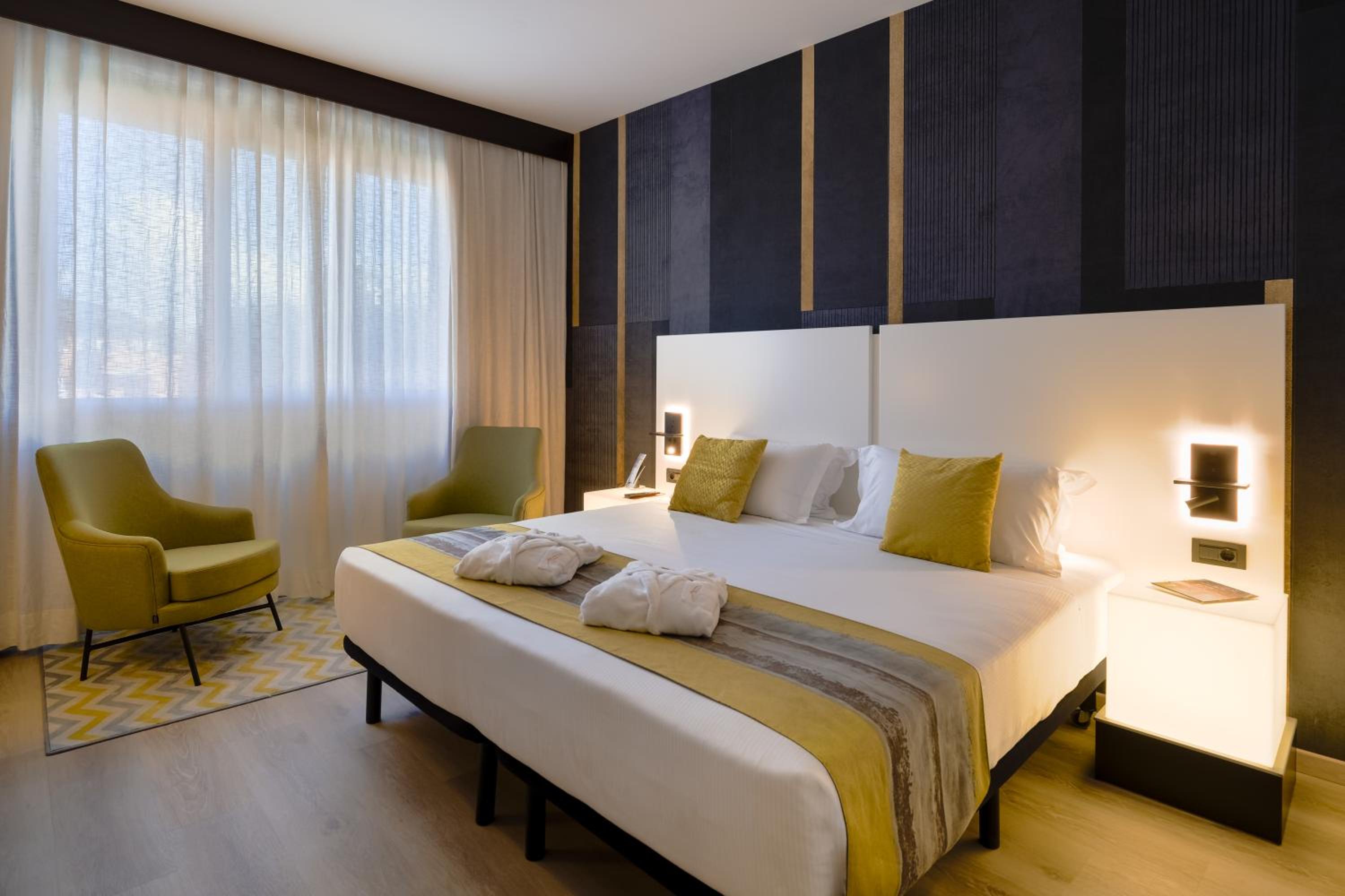 Superior Double Room (1 Adult) - Photo 1