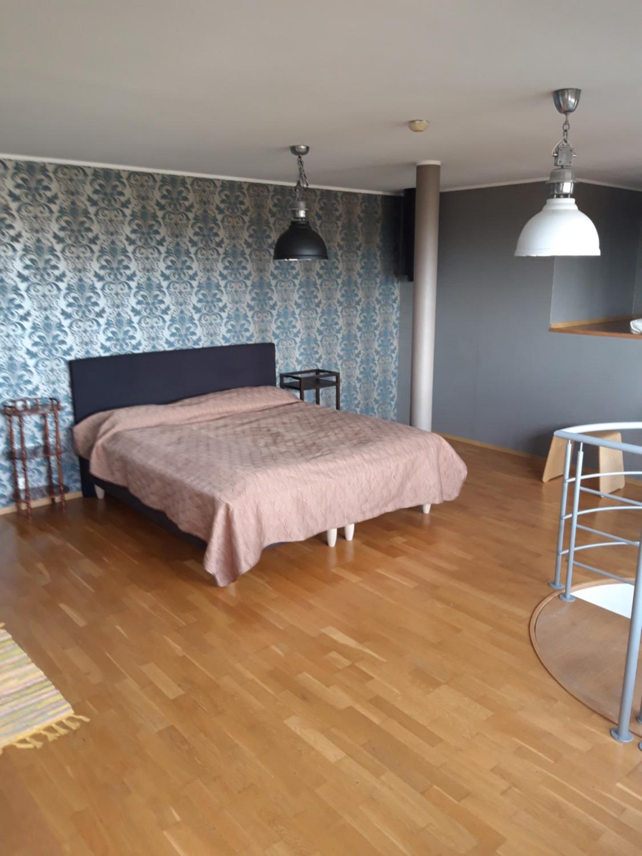 One-Bedroom Apartment - Photo 2