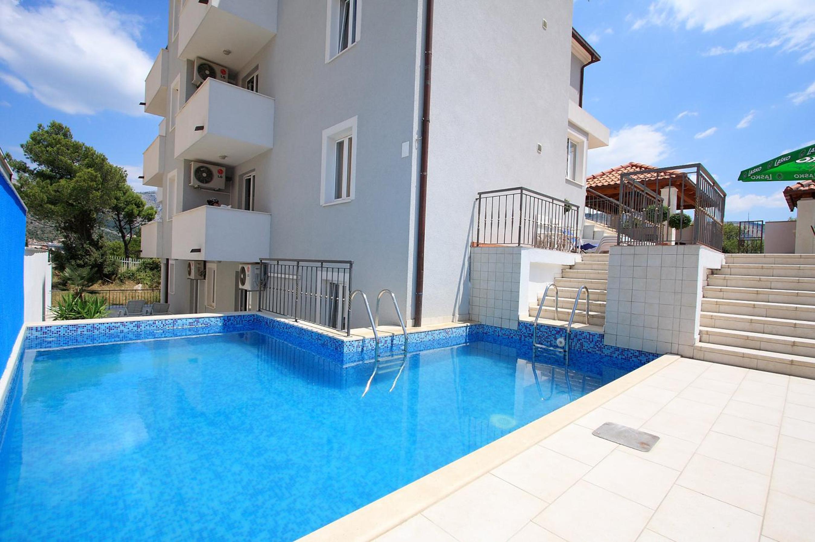 One-Bedroom Apartment with Balcony photo 2