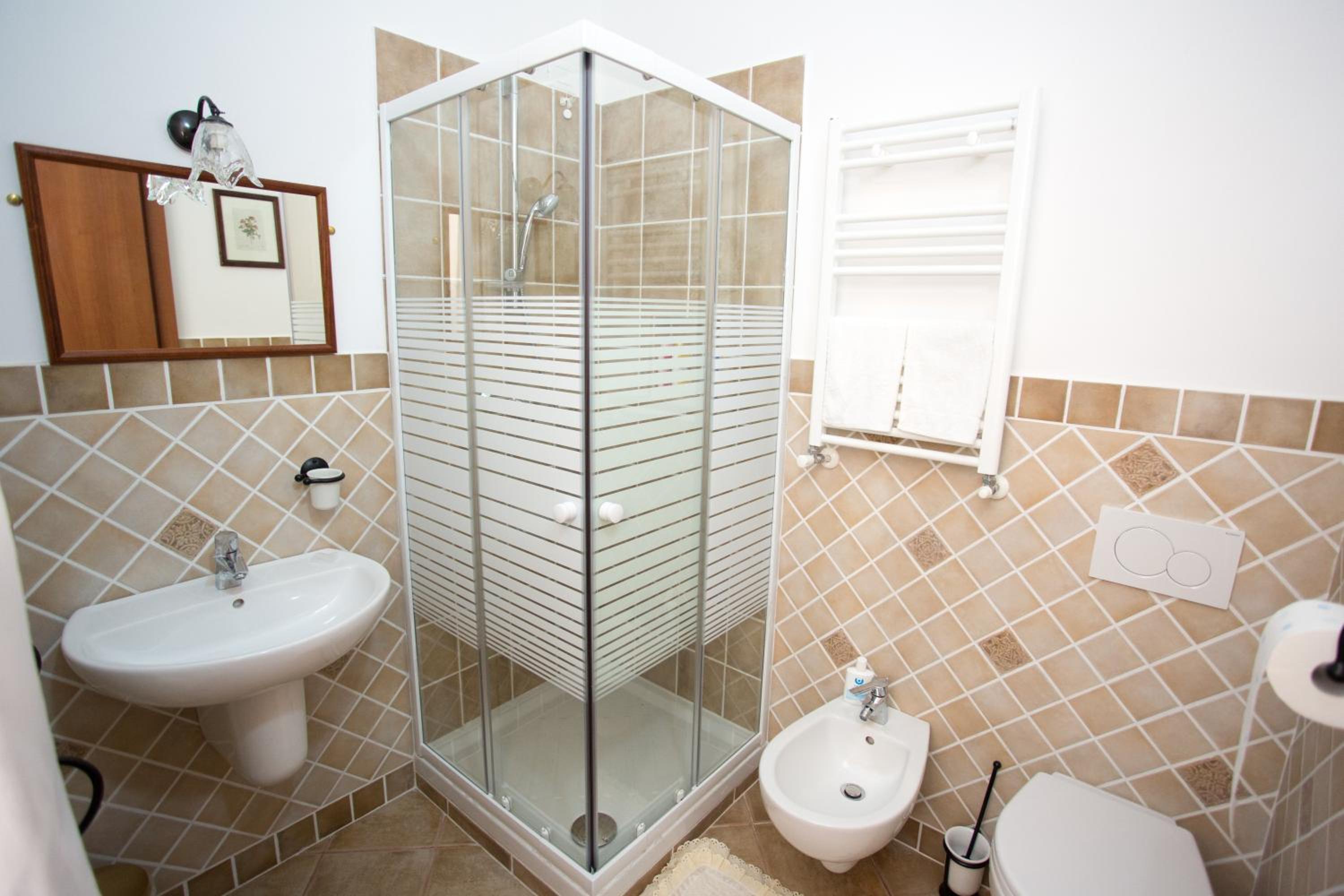 Double Room - Photo 2