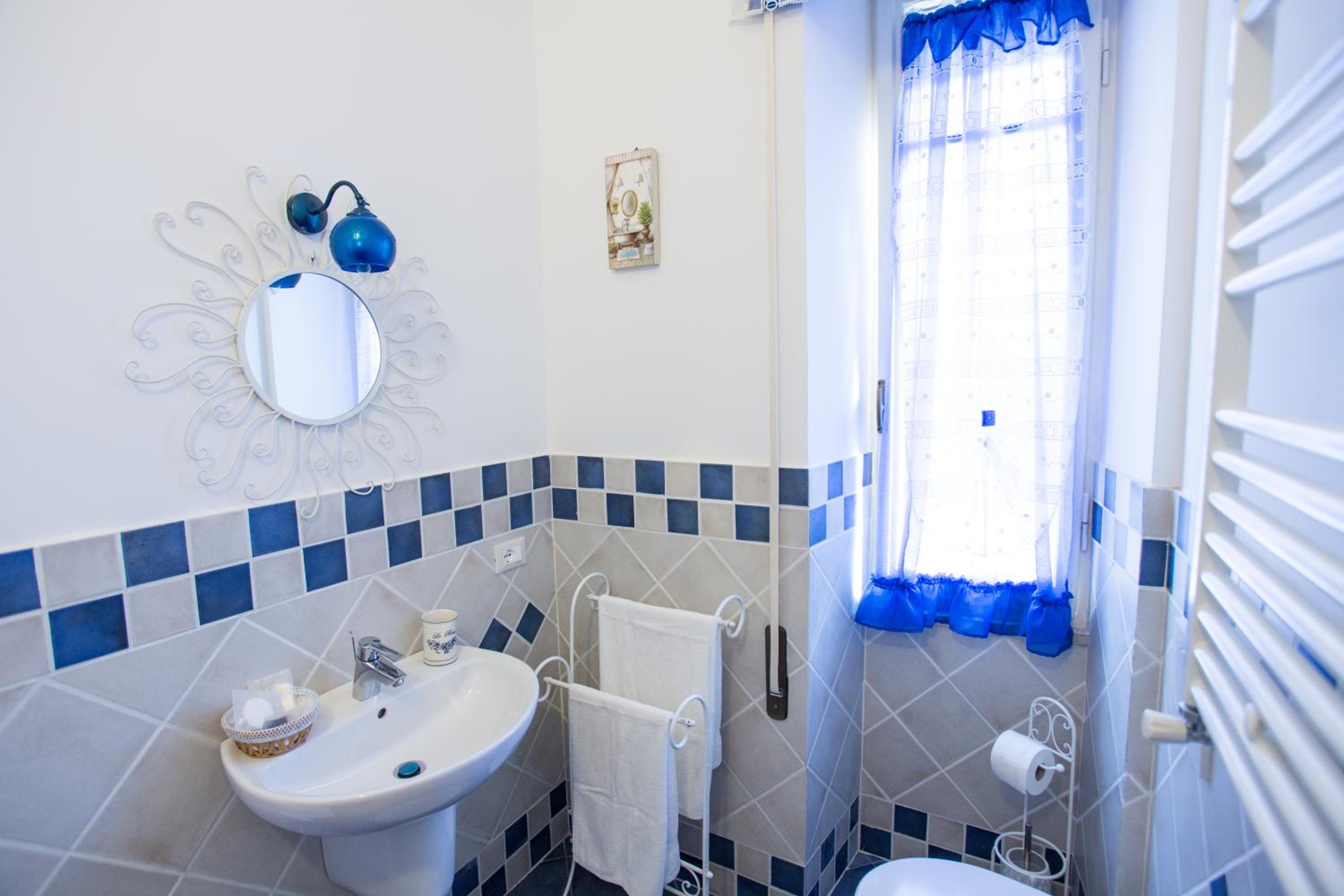Large Double Room - Photo 4