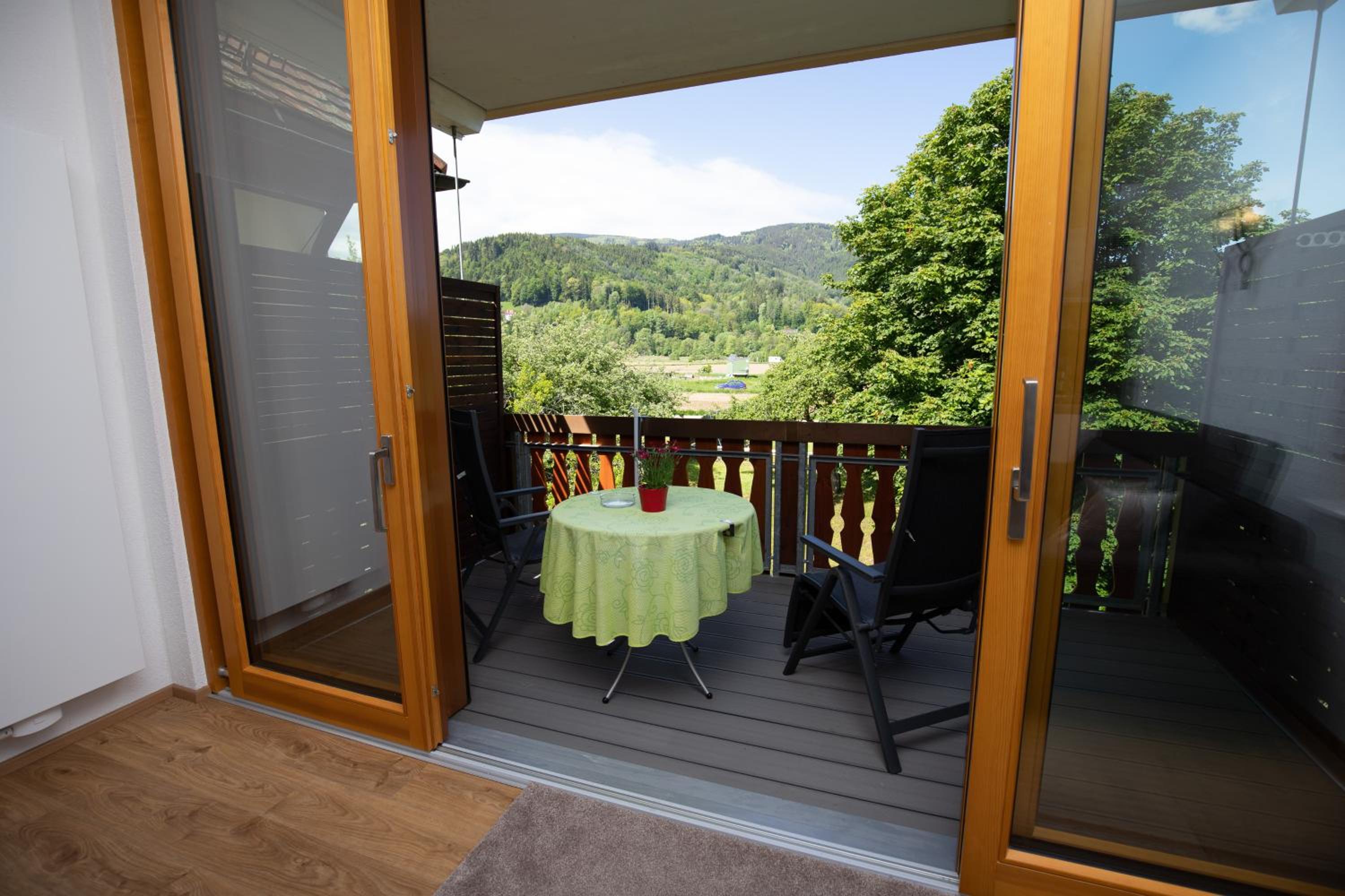 Junior Suite with Balcony - Photo 3