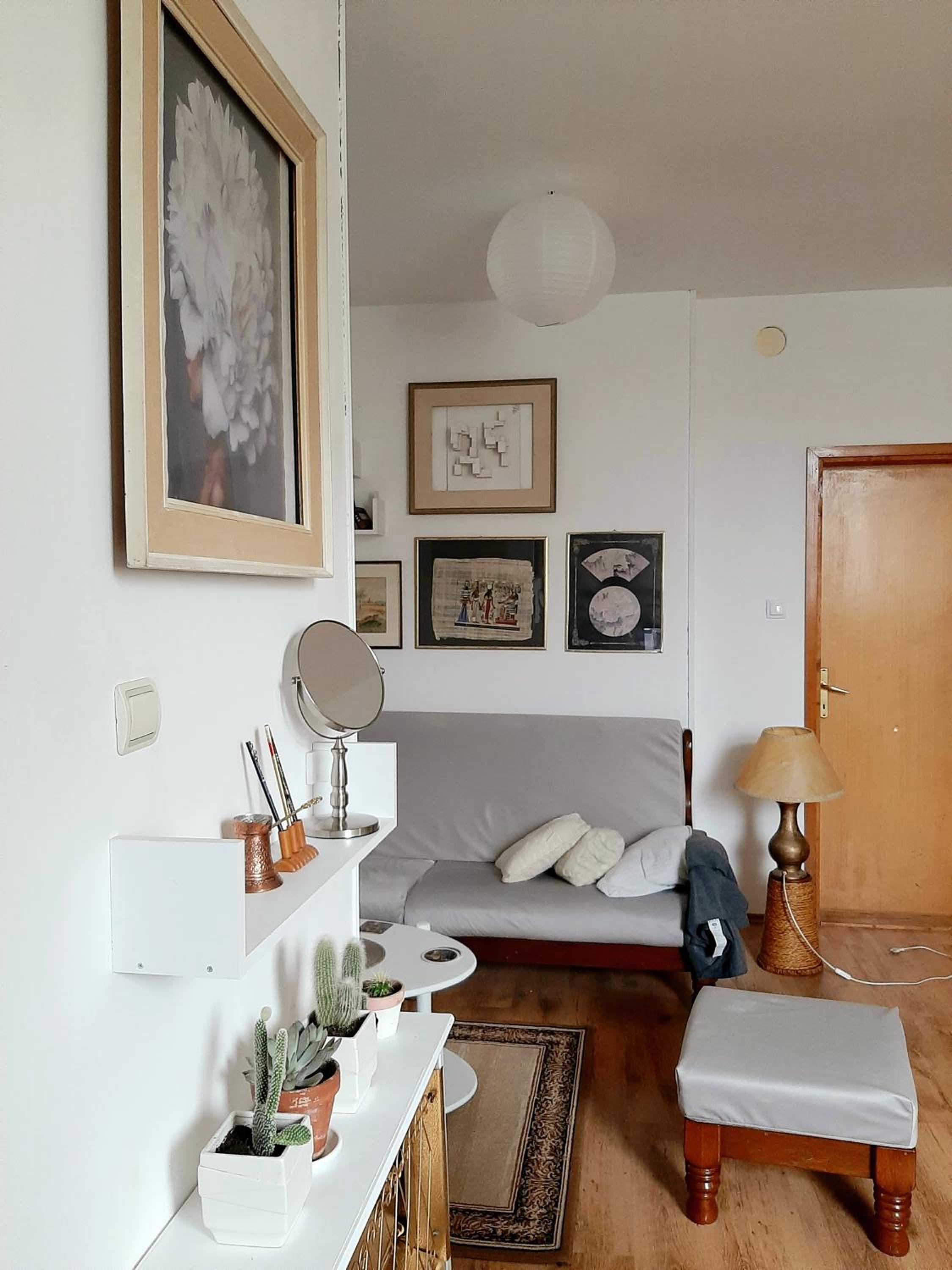 One-Bedroom Apartment photo 1
