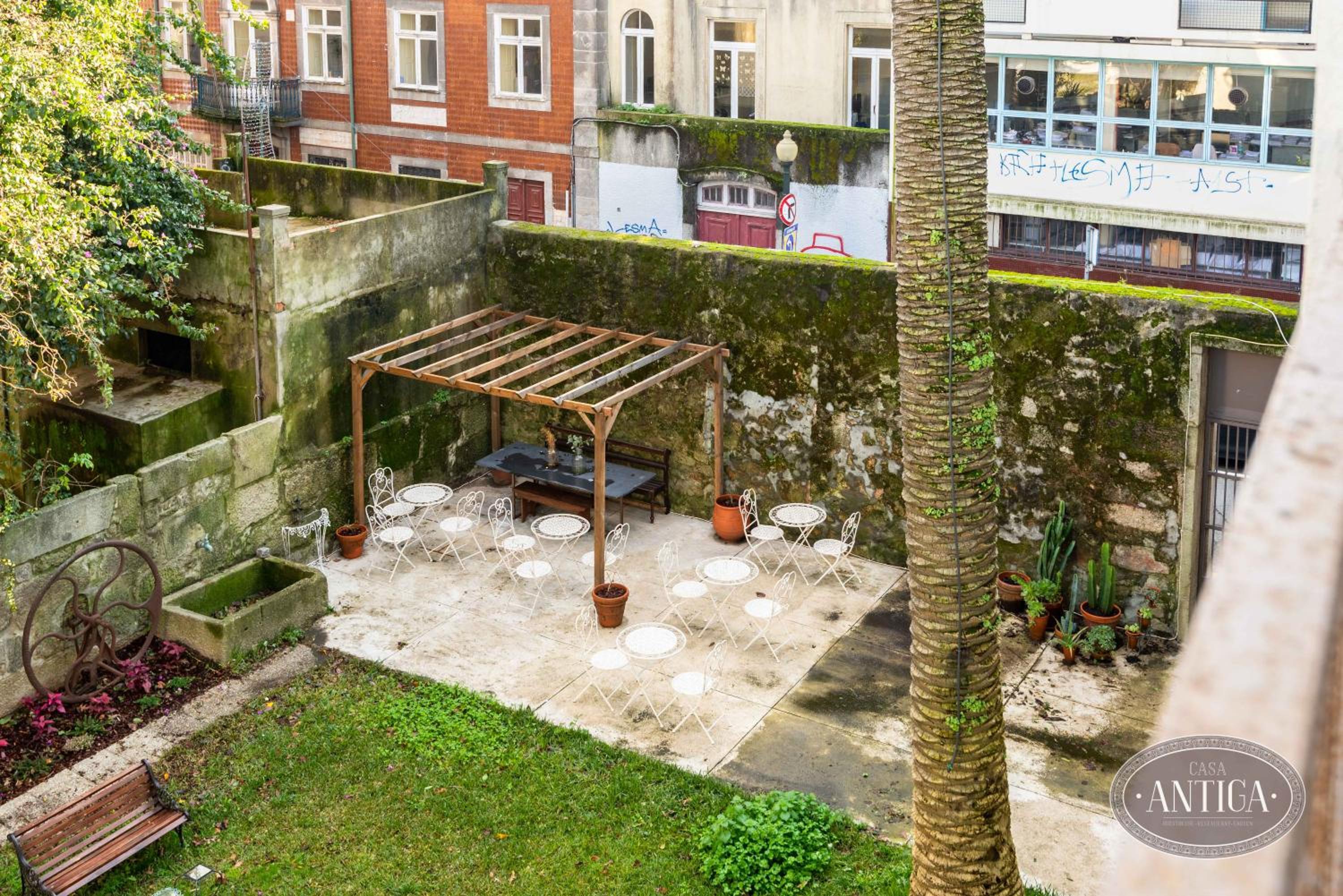 Double Room with Balcony - Photo 3